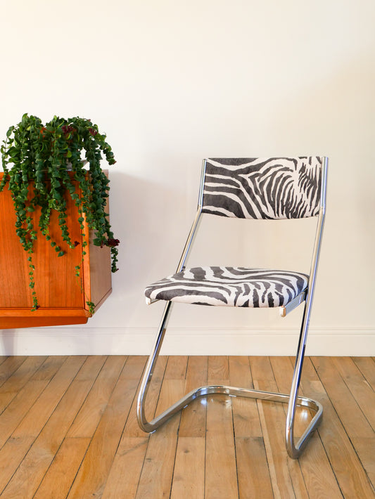 Chaise piètement en chrome et retapissée en velours, Zèbre, Design,1970