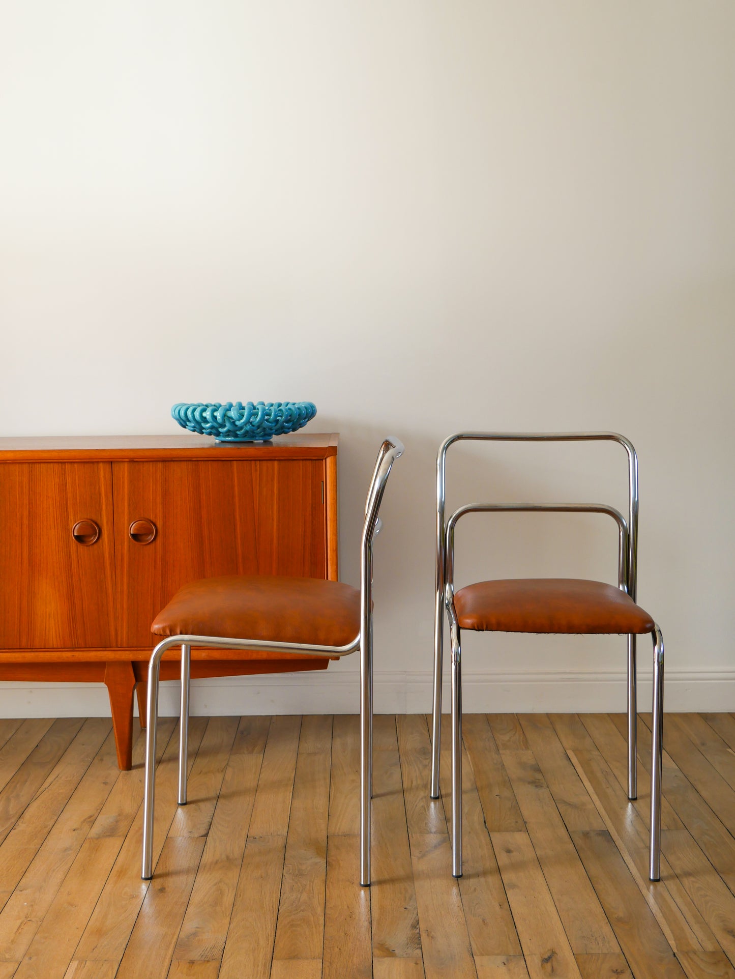 Paire de chaises en chrome et skaï, Fauve, Design Bauhaus, 1970