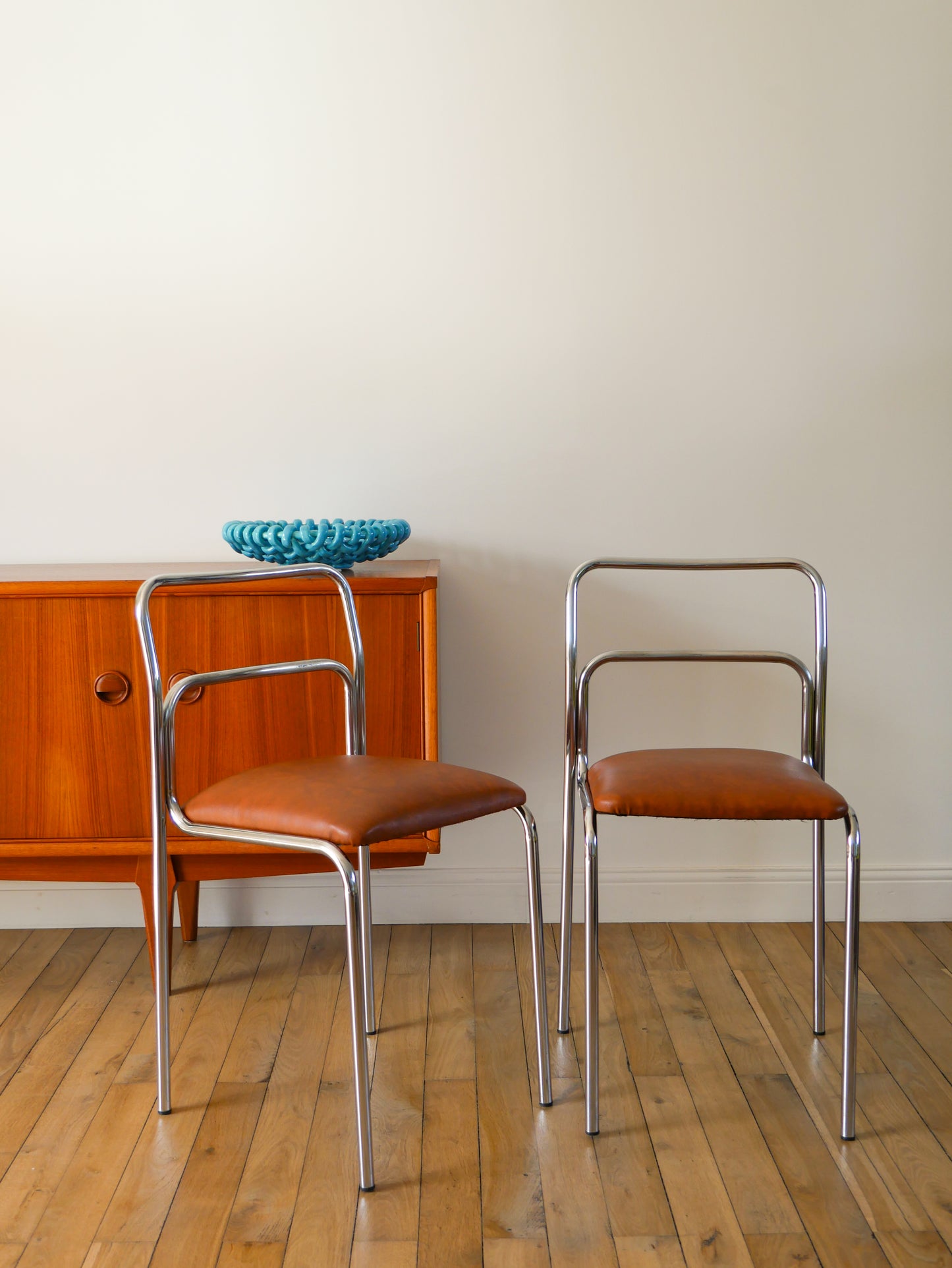 Paire de chaises en chrome et skaï, Fauve, Design Bauhaus, 1970