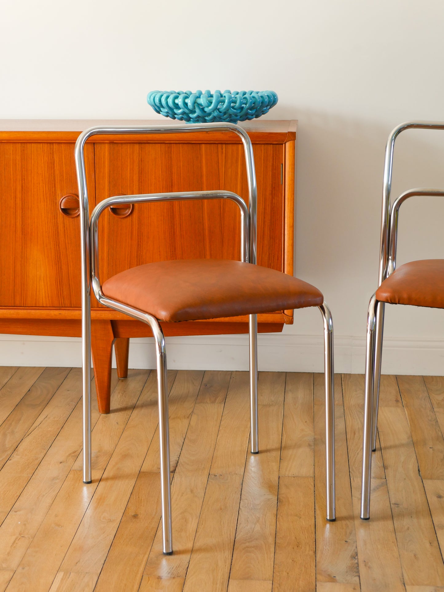 Paire de chaises en chrome et skaï, Fauve, Design Bauhaus, 1970