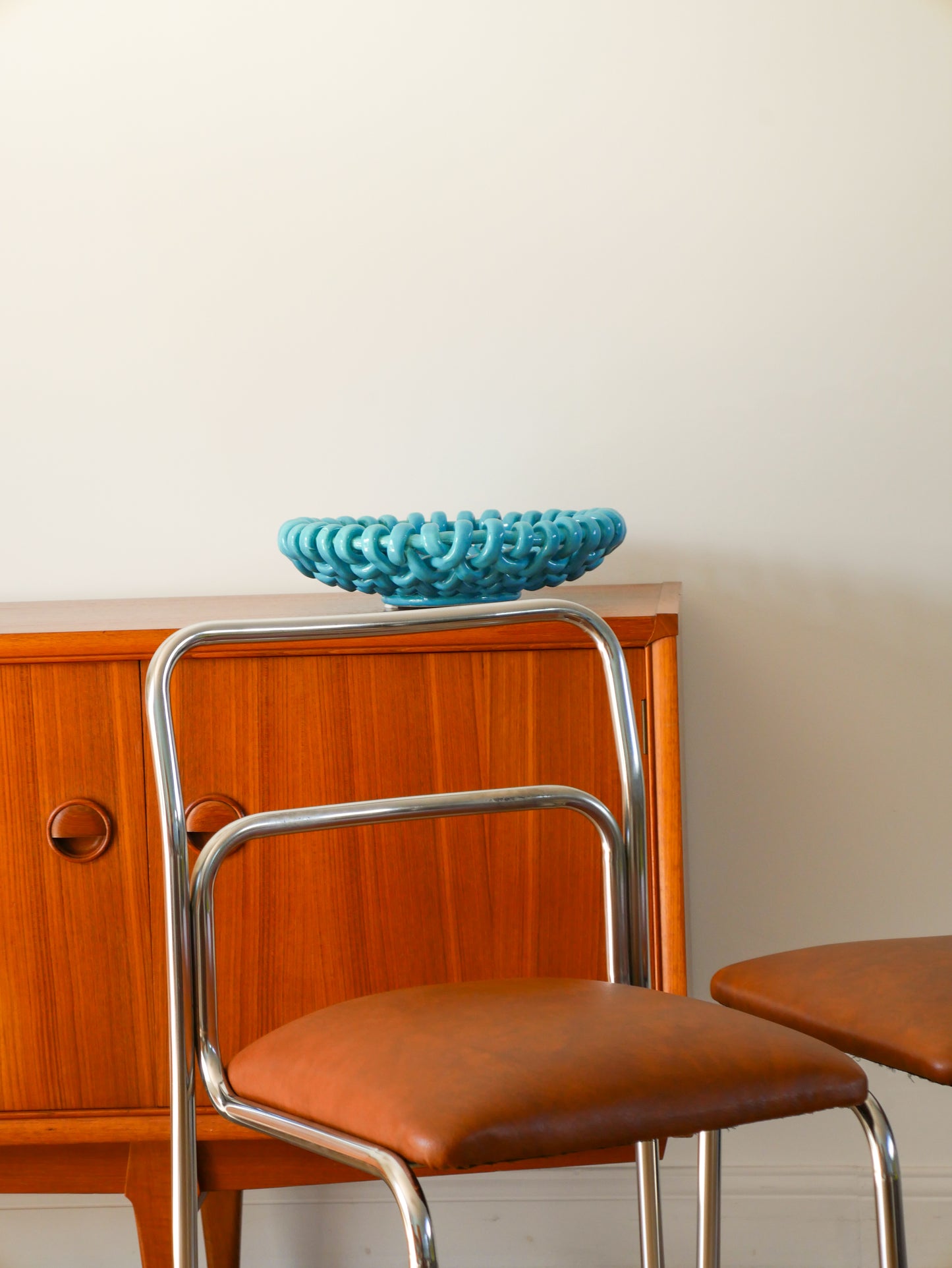 Paire de chaises en chrome et skaï, Fauve, Design Bauhaus, 1970