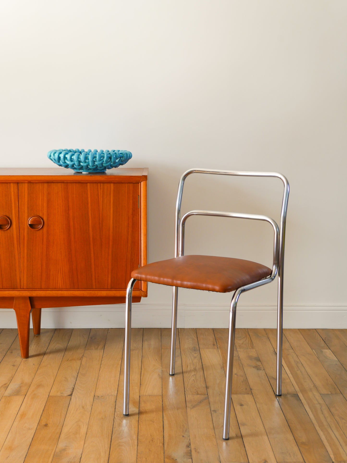 Paire de chaises en chrome et skaï, Fauve, Design Bauhaus, 1970