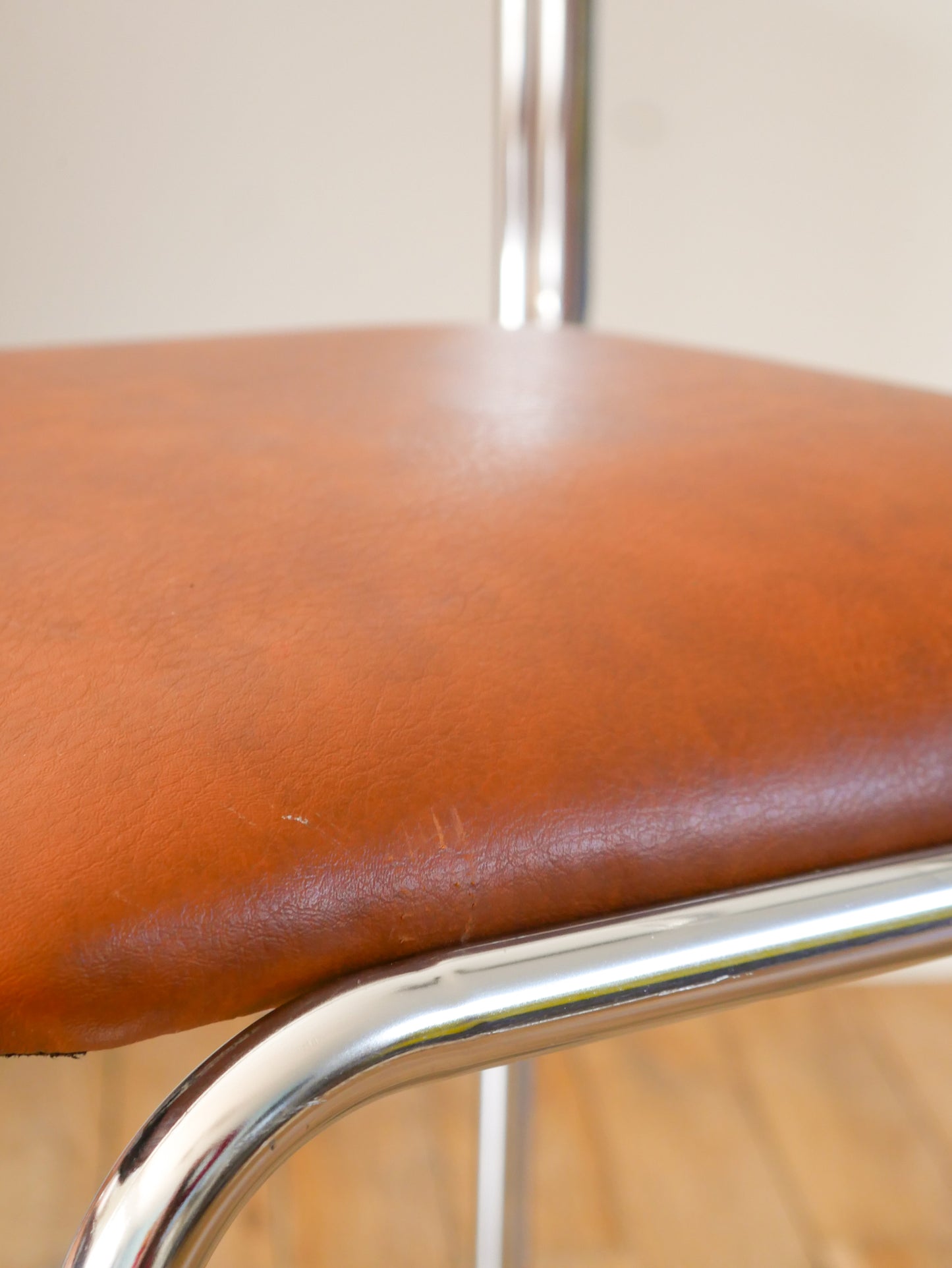 Paire de chaises en chrome et skaï, Fauve, Design Bauhaus, 1970