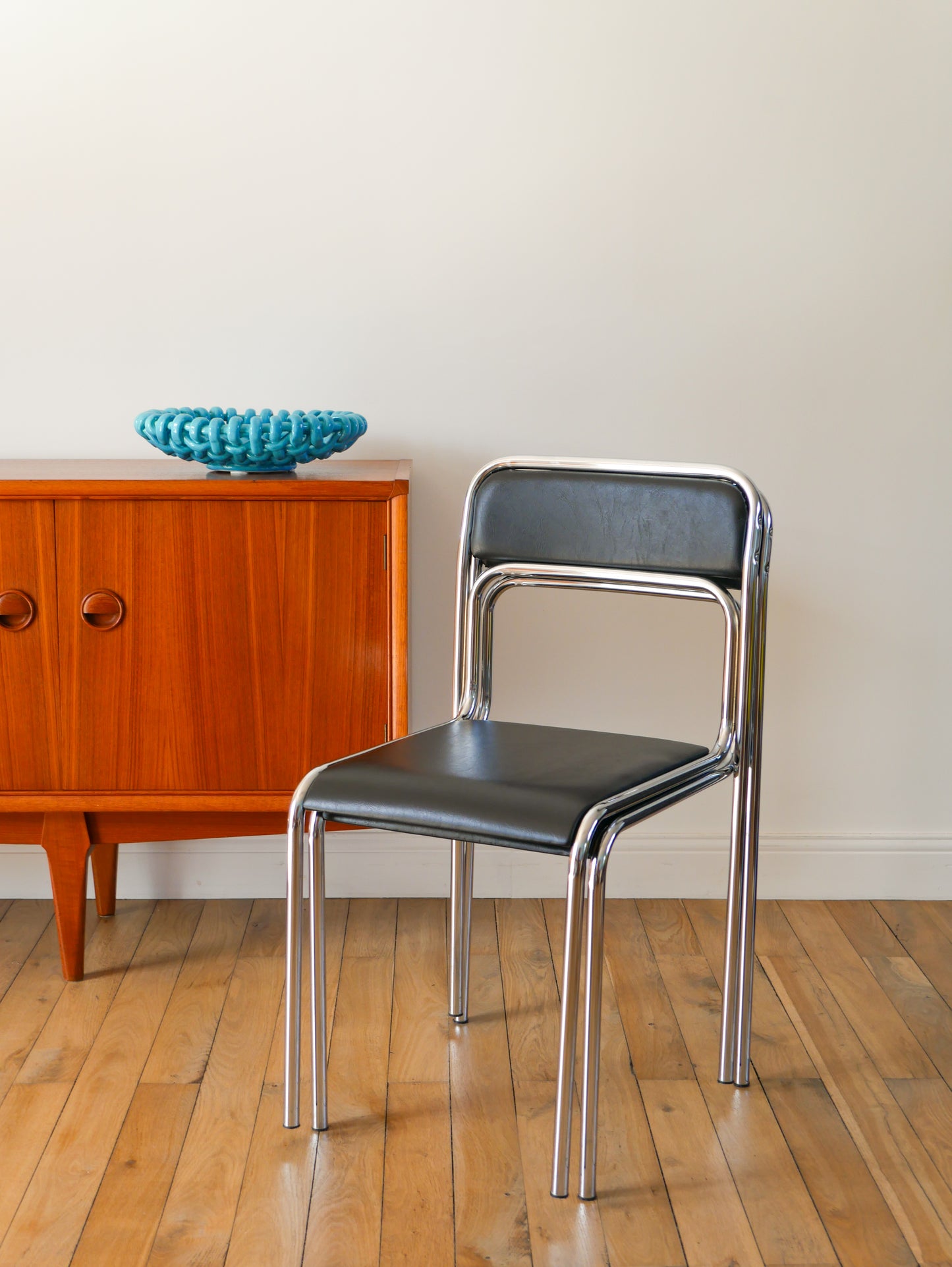 Paire de chaises en chrome et skaï, Noir, Design Bauhaus, 1970