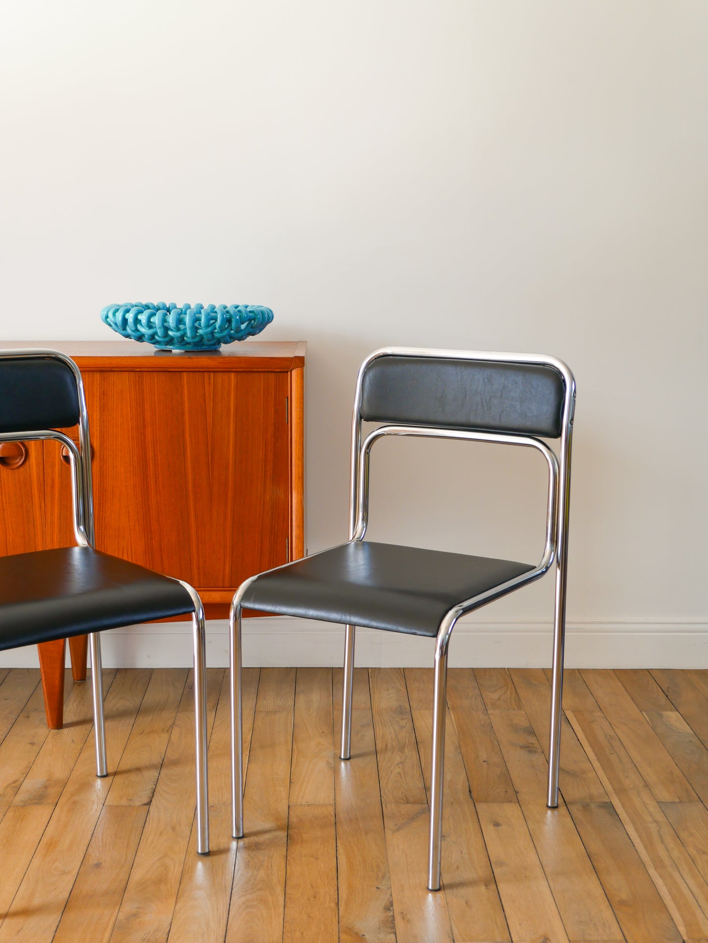 Paire de chaises en chrome et skaï, Noir, Design Bauhaus, 1970