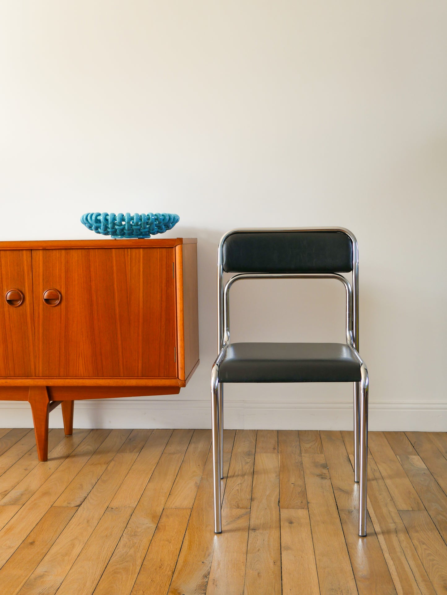 Paire de chaises en chrome et skaï, Noir, Design Bauhaus, 1970
