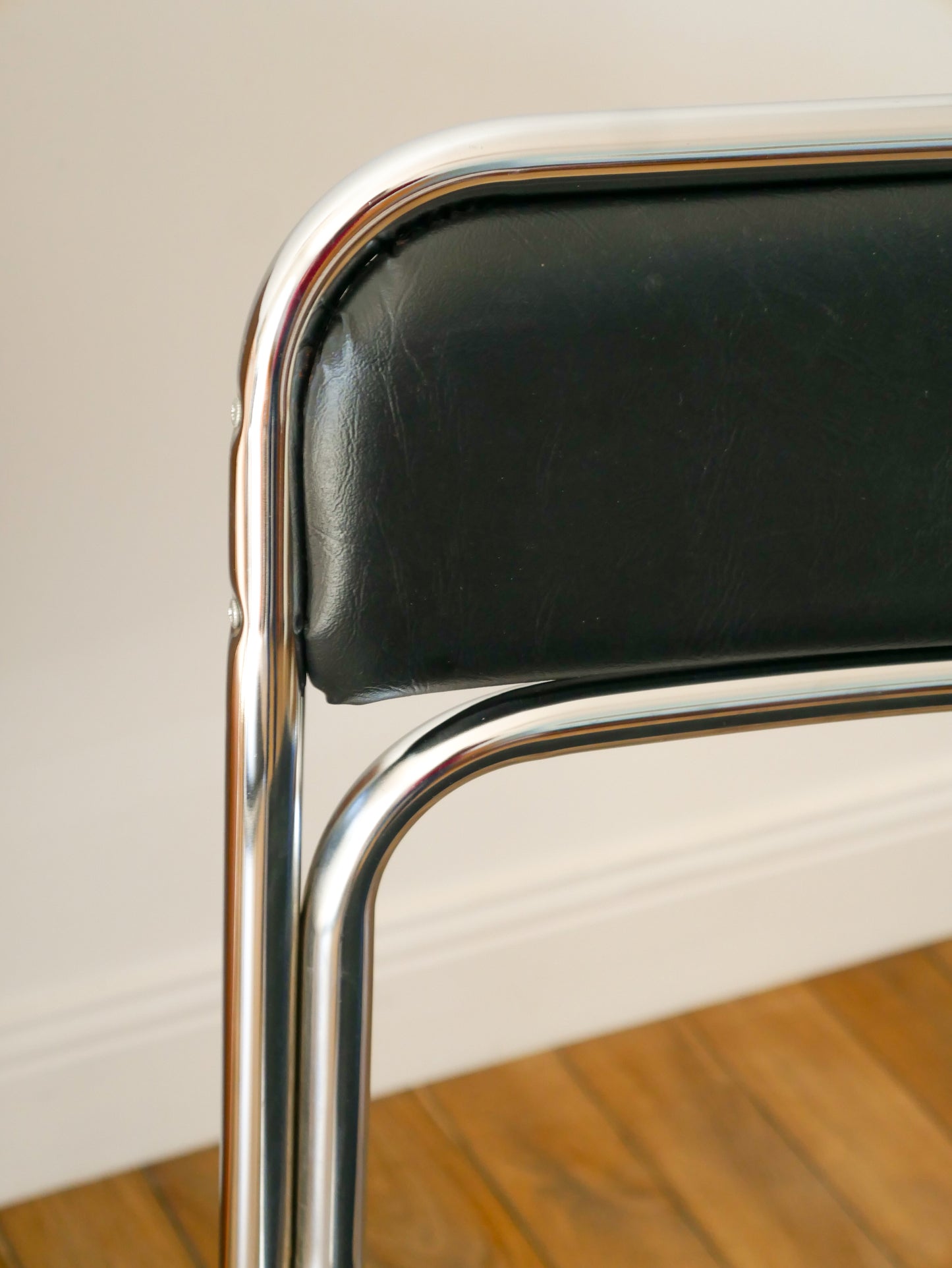 Paire de chaises en chrome et skaï, Noir, Design Bauhaus, 1970