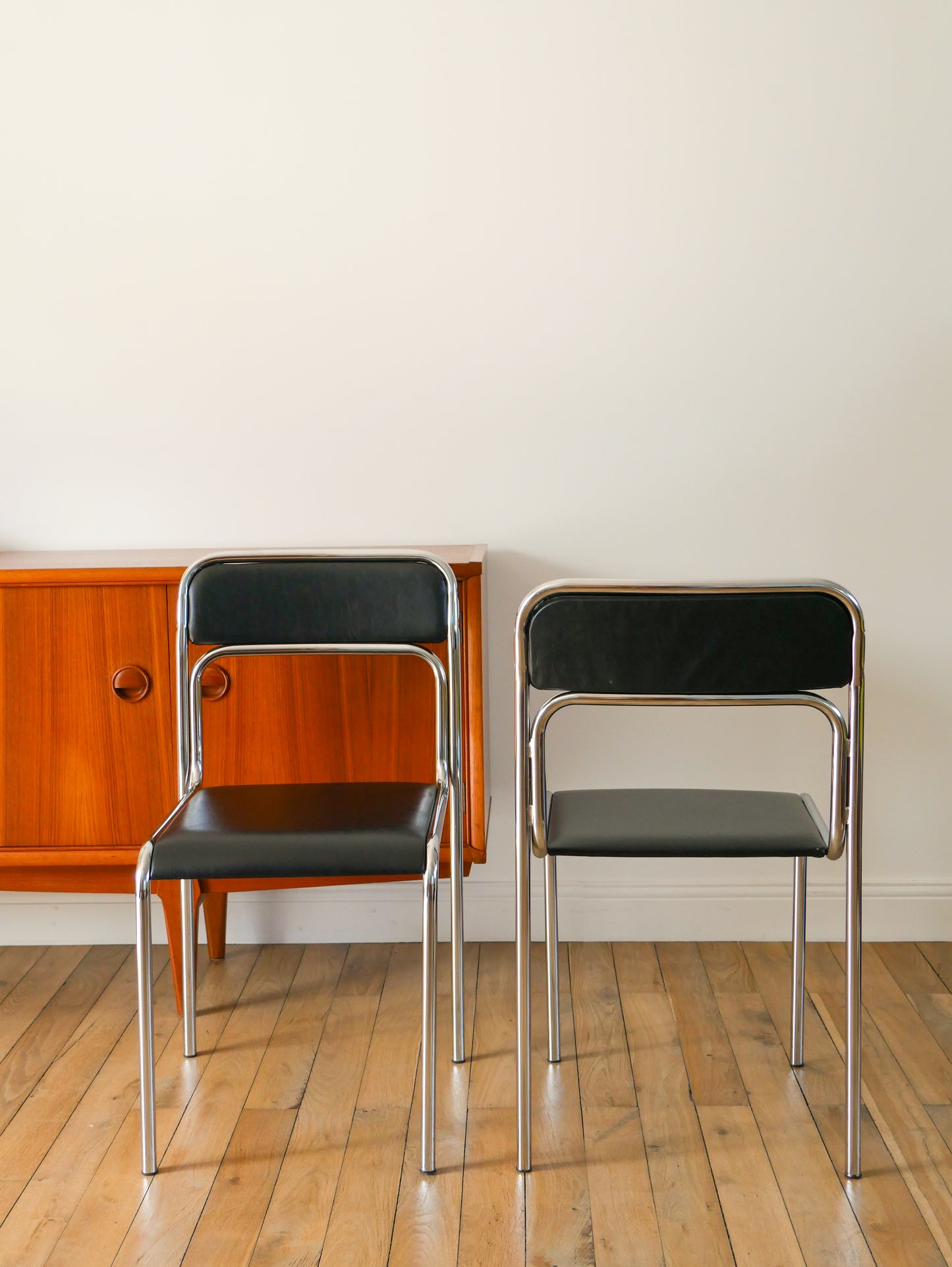 Paire de chaises en chrome et skaï, Noir, Design Bauhaus, 1970