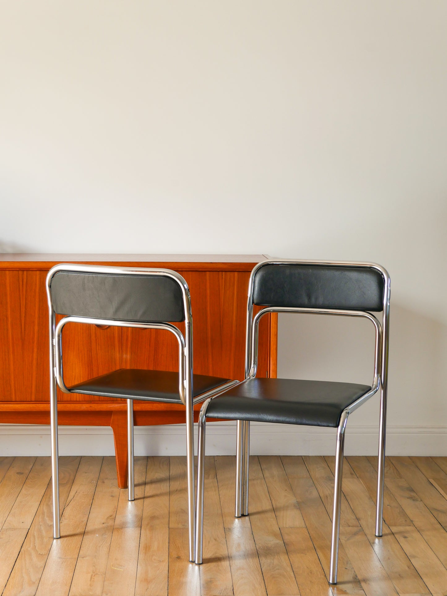Paire de chaises en chrome et skaï, Noir, Design Bauhaus, 1970