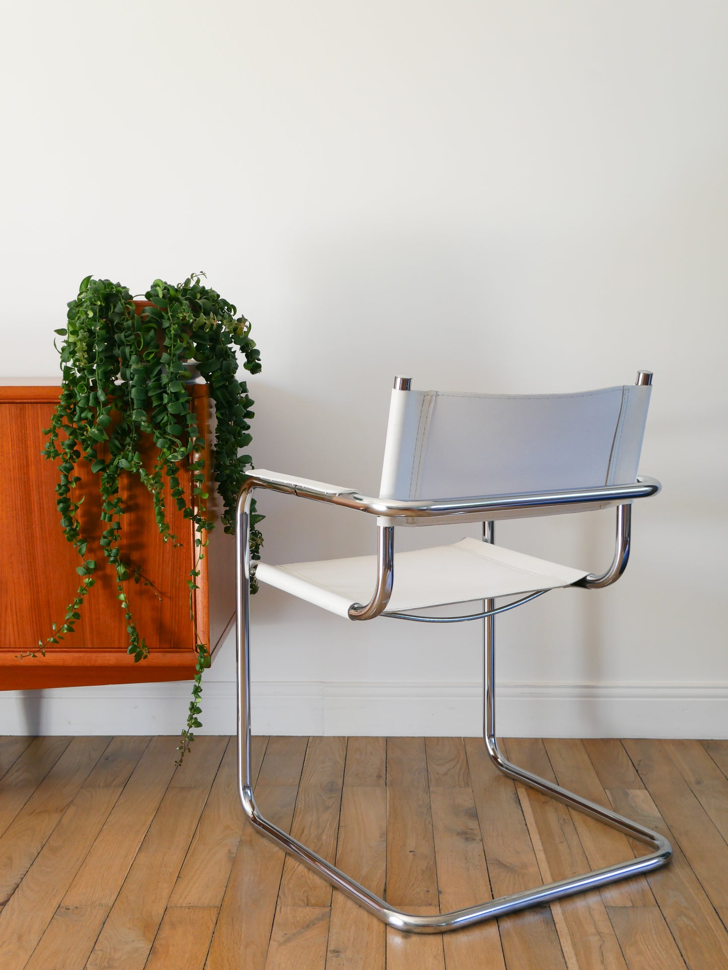 Fauteuil tubulaire en croute de cuir Cantilever chrome et Blanc, dans le goût de Mart Stam & Marcel Breuer S34, 1970