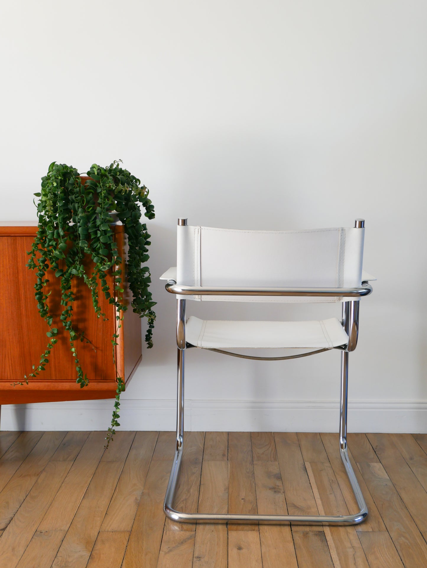 Fauteuil tubulaire en croute de cuir Cantilever chrome et Blanc, dans le goût de Mart Stam & Marcel Breuer S34, 1970