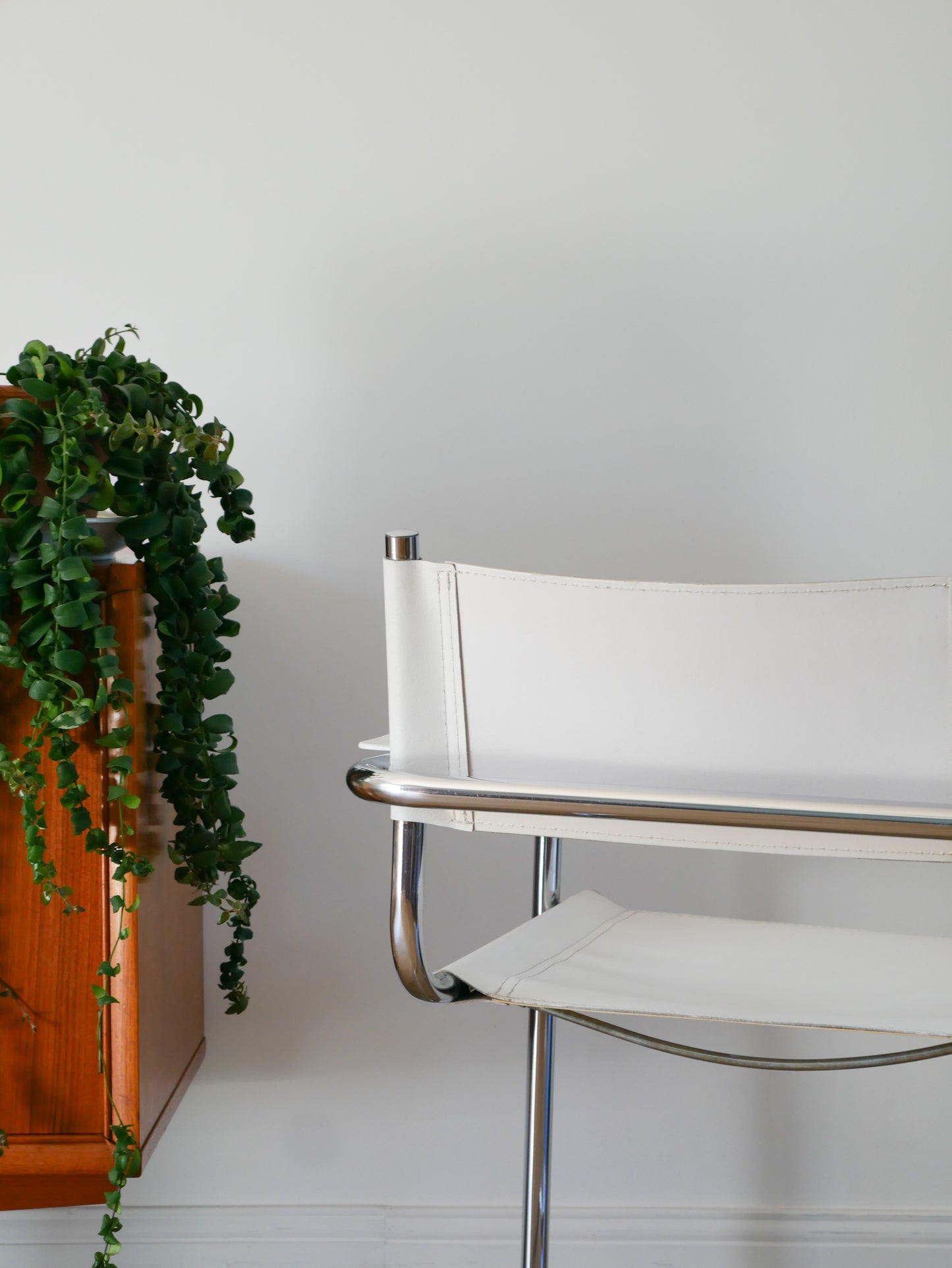 Fauteuil tubulaire en croute de cuir Cantilever chrome et Blanc, dans le goût de Mart Stam & Marcel Breuer S34, 1970