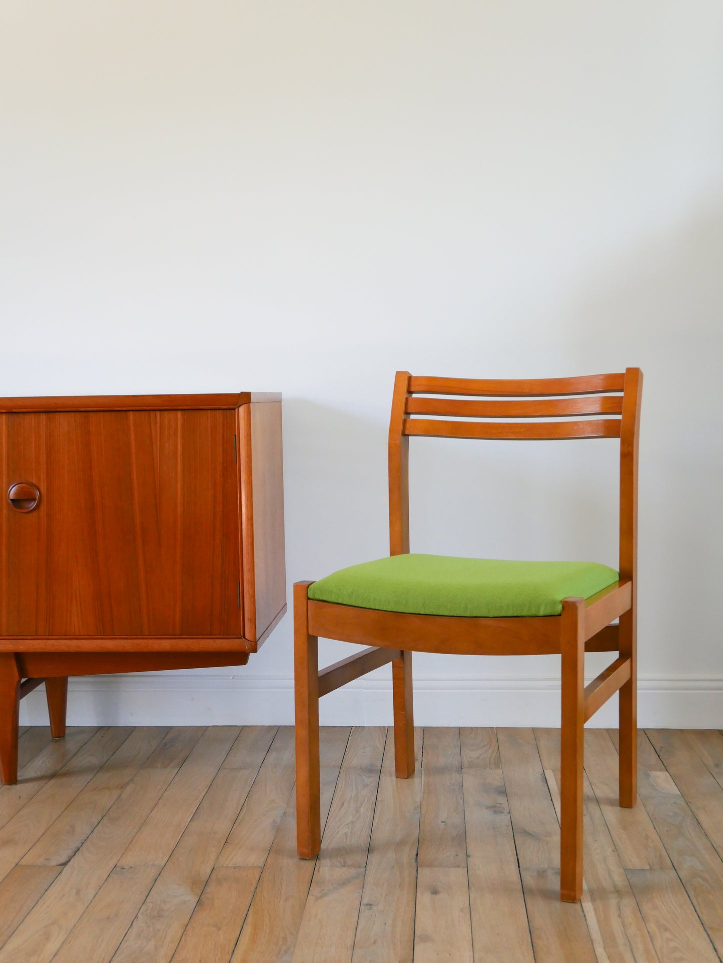 Ensemble de 4 chaises Scandinaves en bois de hêtre, retapissées en laine, Green Matcha, 1960