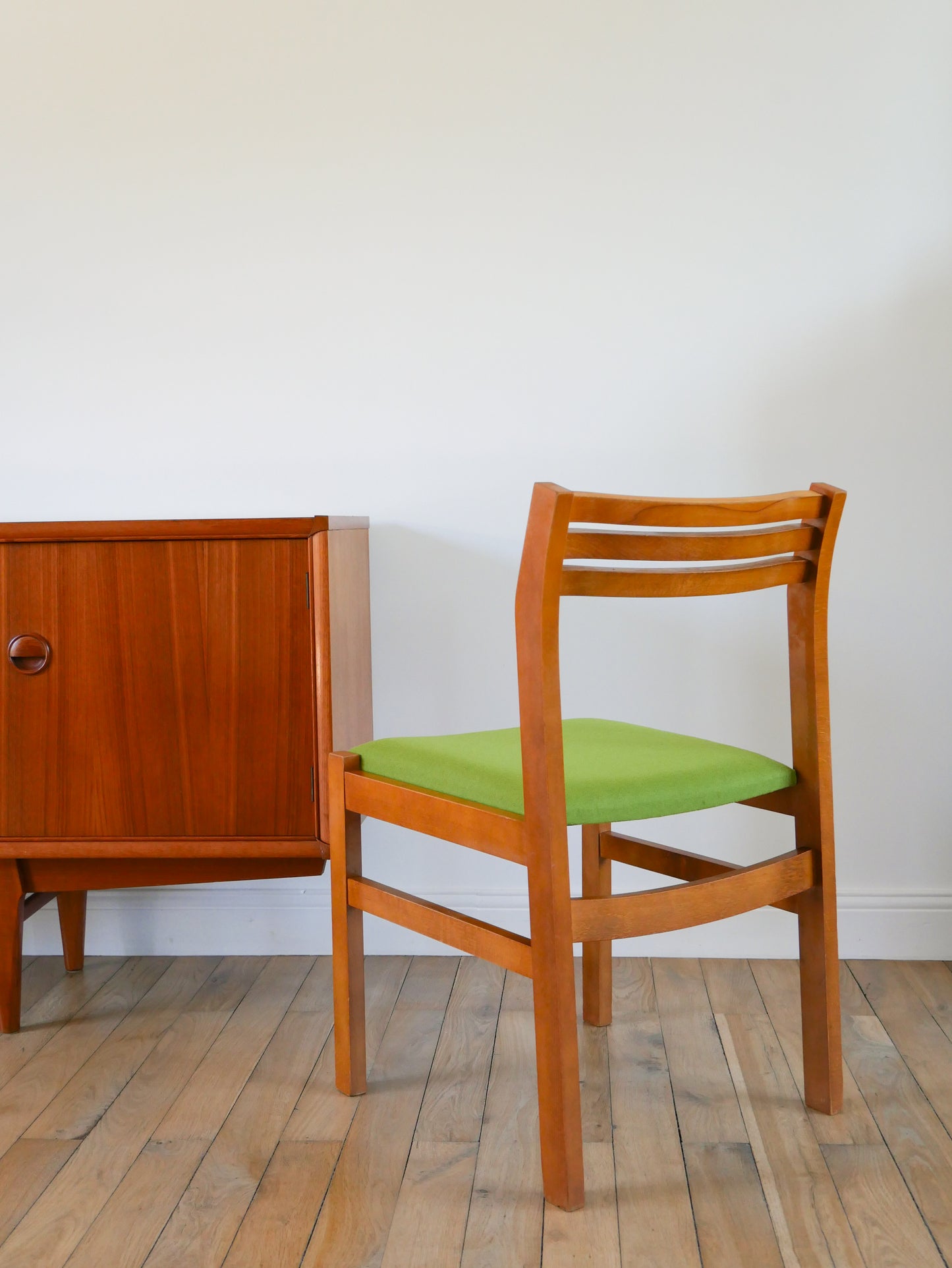 Ensemble de 4 chaises Scandinaves en bois de hêtre, retapissées en laine, Green Matcha, 1960