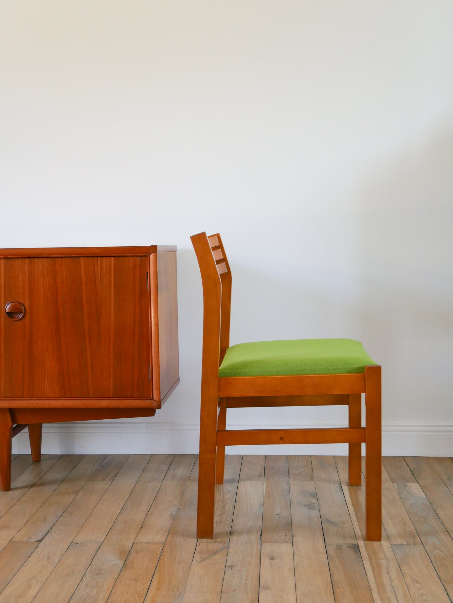 Ensemble de 4 chaises Scandinaves en bois de hêtre, retapissées en laine, Green Matcha, 1960