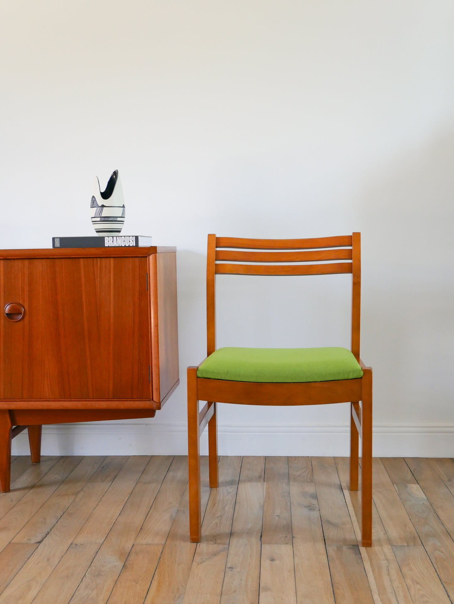 Ensemble de 4 chaises Scandinaves en bois de hêtre, retapissées en laine, Green Matcha, 1960