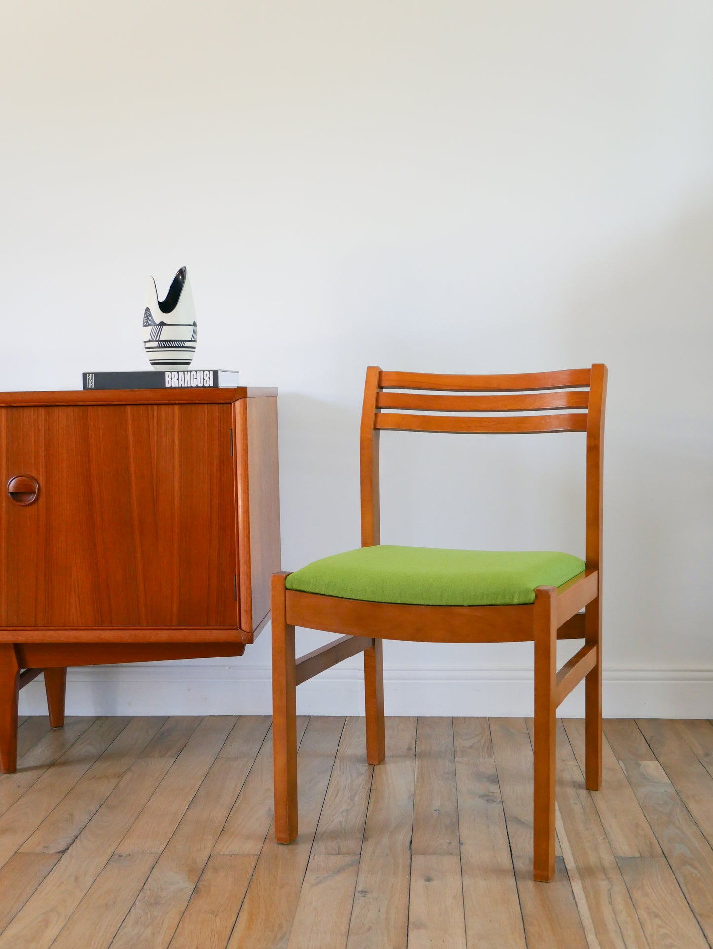 Ensemble de 4 chaises Scandinaves en bois de hêtre, retapissées en laine, Green Matcha, 1960