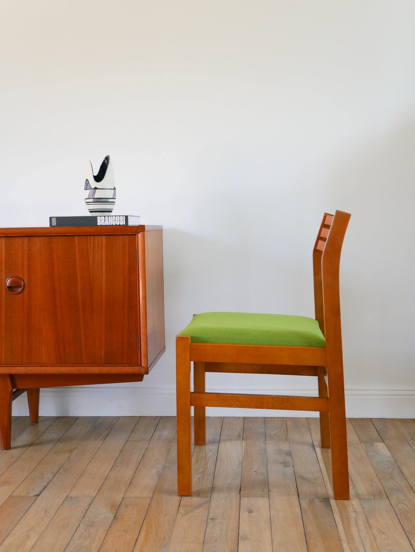 Ensemble de 4 chaises Scandinaves en bois de hêtre, retapissées en laine, Green Matcha, 1960