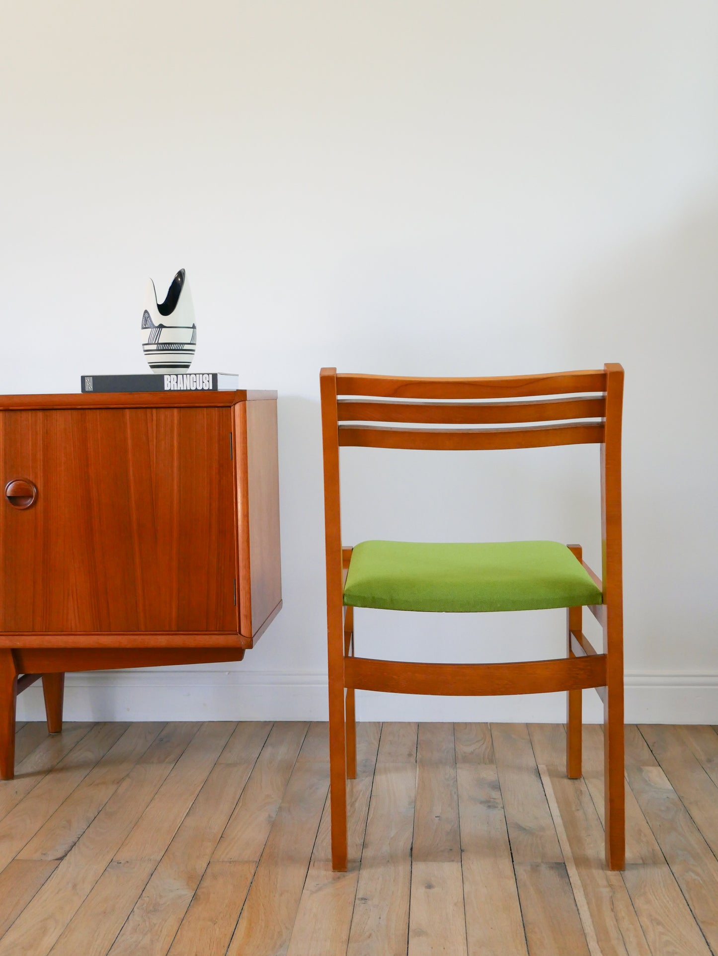 Ensemble de 4 chaises Scandinaves en bois de hêtre, retapissées en laine, Green Matcha, 1960