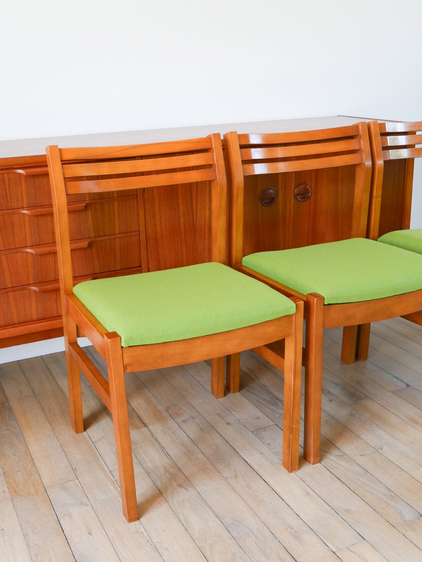 Ensemble de 4 chaises Scandinaves en bois de hêtre, retapissées en laine, Green Matcha, 1960
