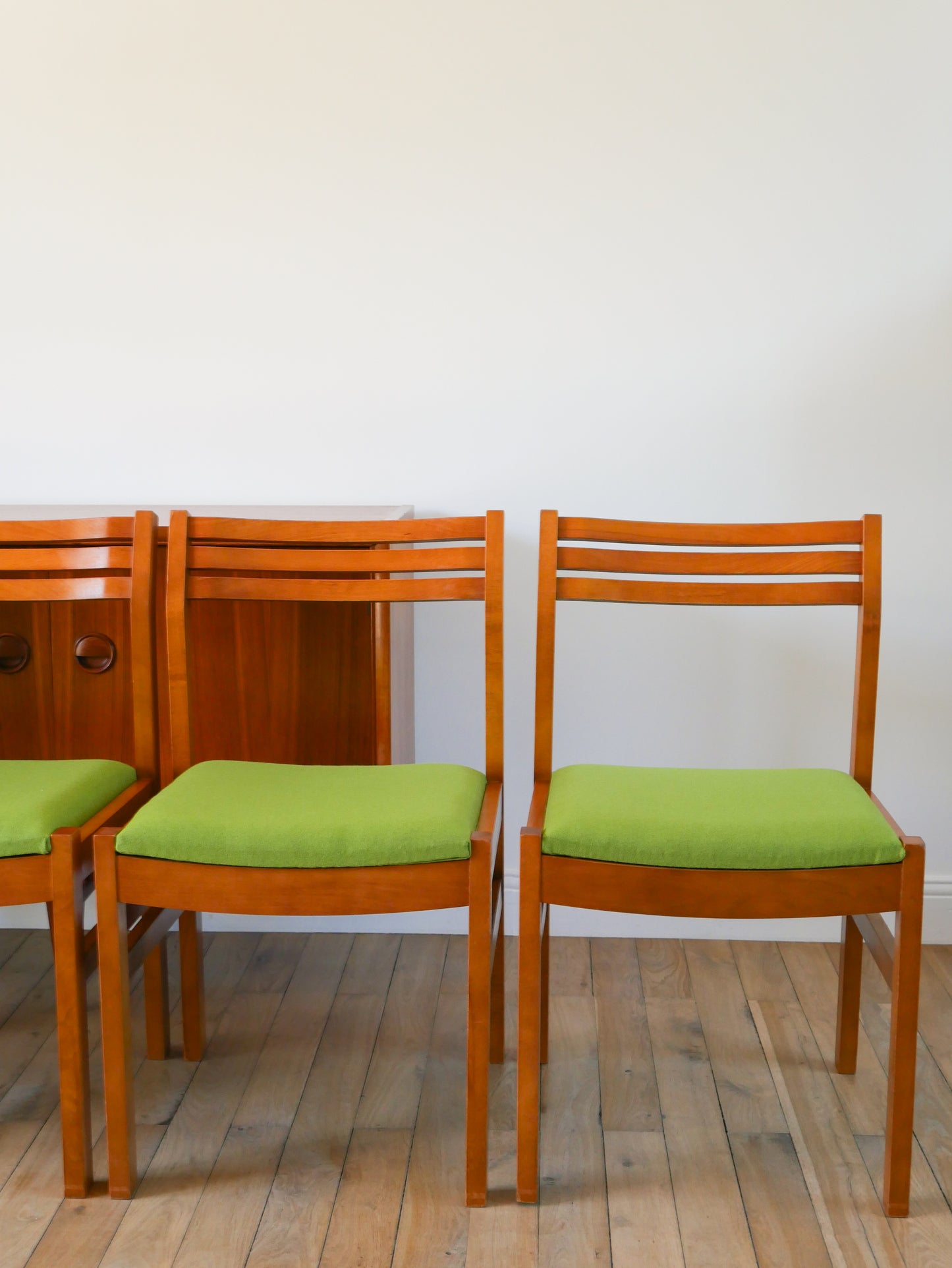 Ensemble de 4 chaises Scandinaves en bois de hêtre, retapissées en laine, Green Matcha, 1960