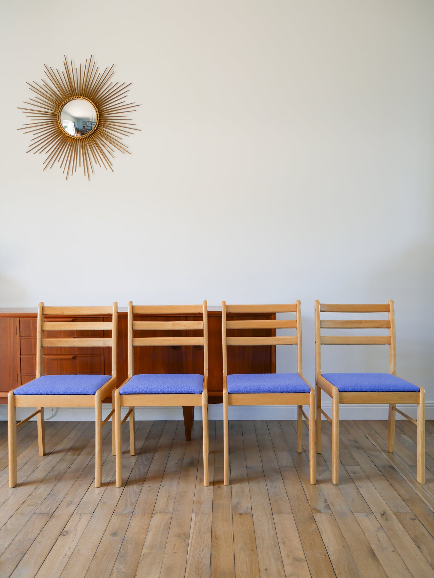 Ensemble de 4 chaises en pin massif, retapissées en laine, Bleu Océan, 1980