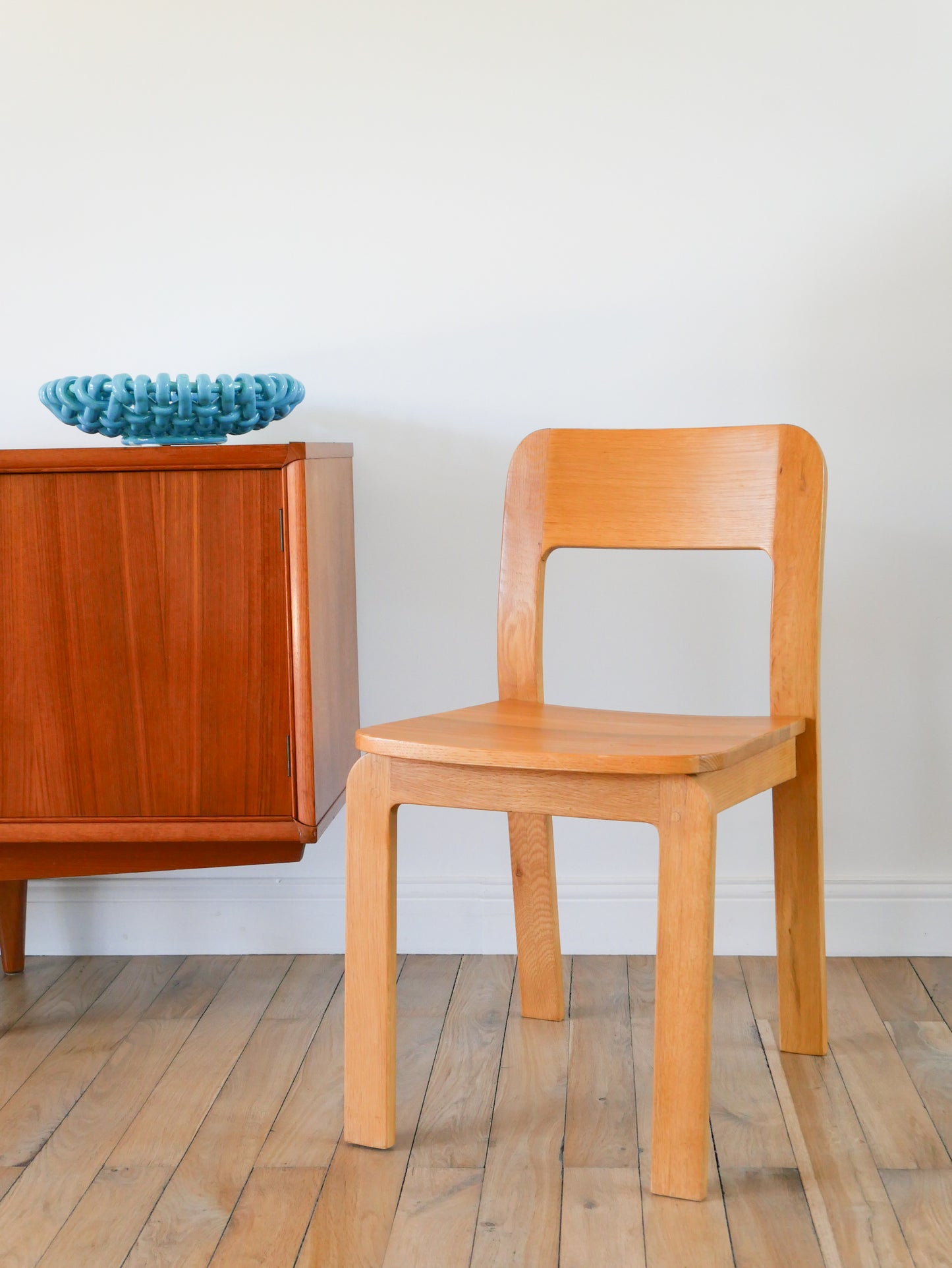 Chaise en chêne massif, Design, 1980