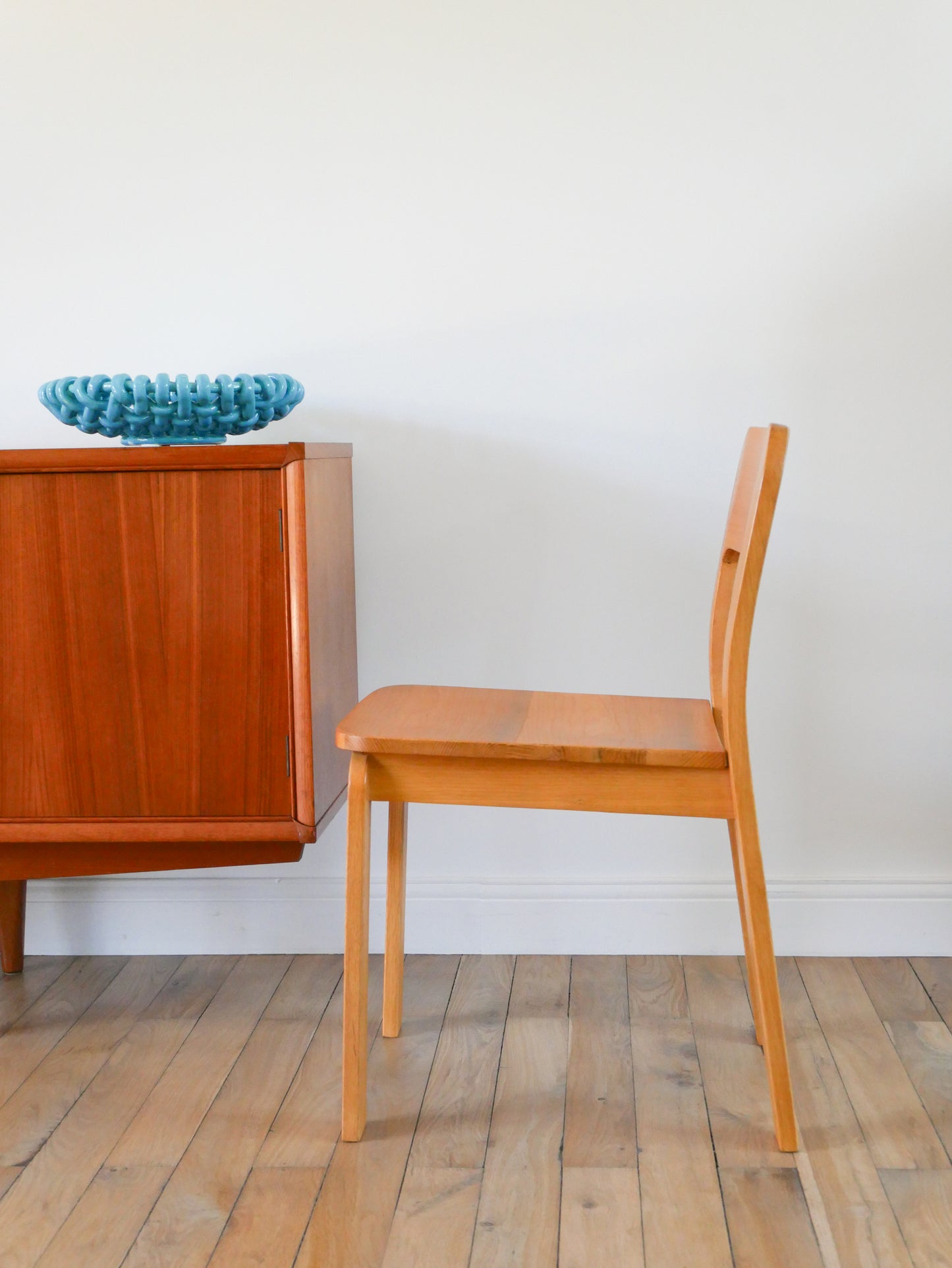 Chaise en chêne massif, Design, 1980