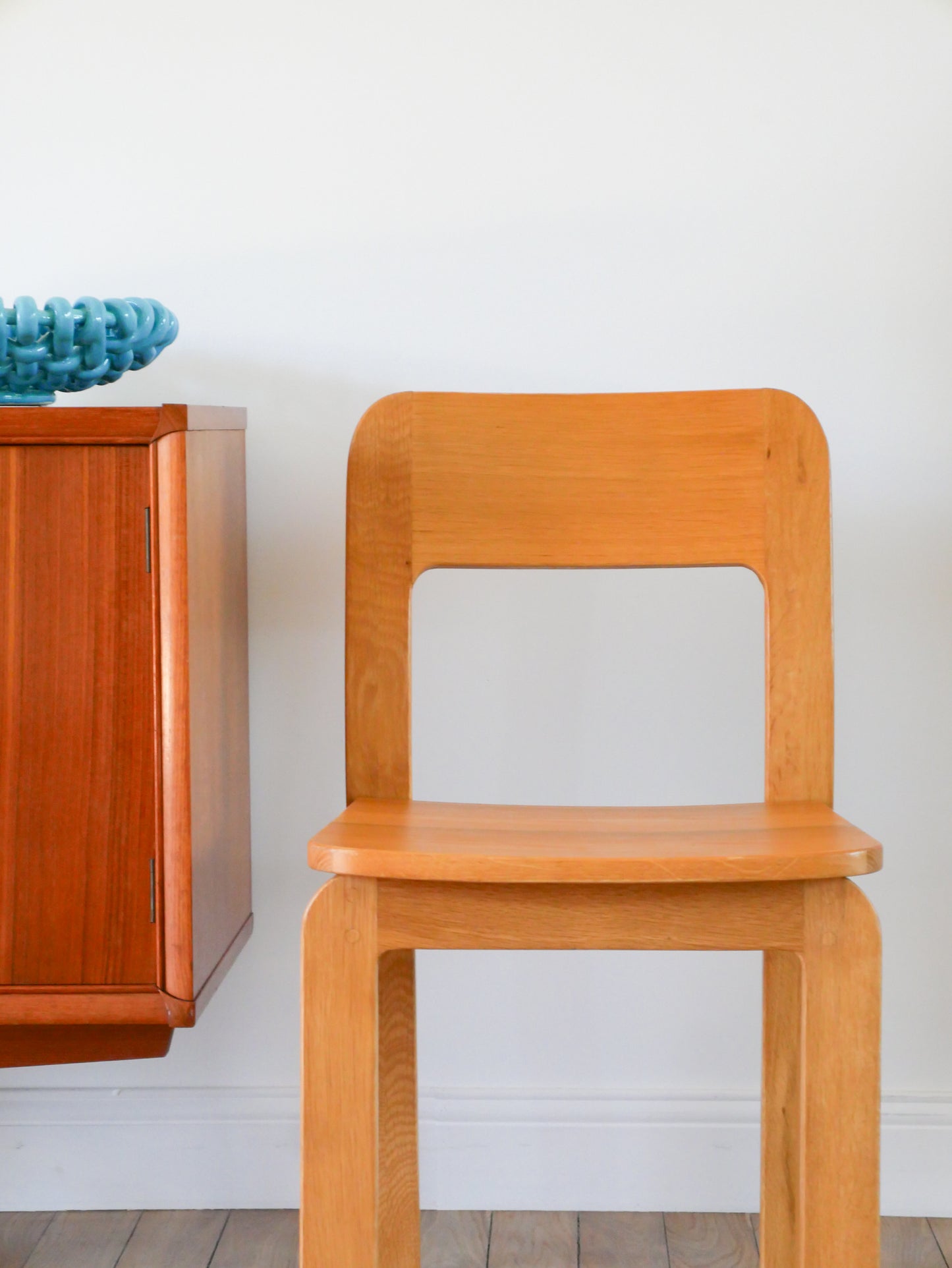 Chaise en chêne massif, Design, 1980