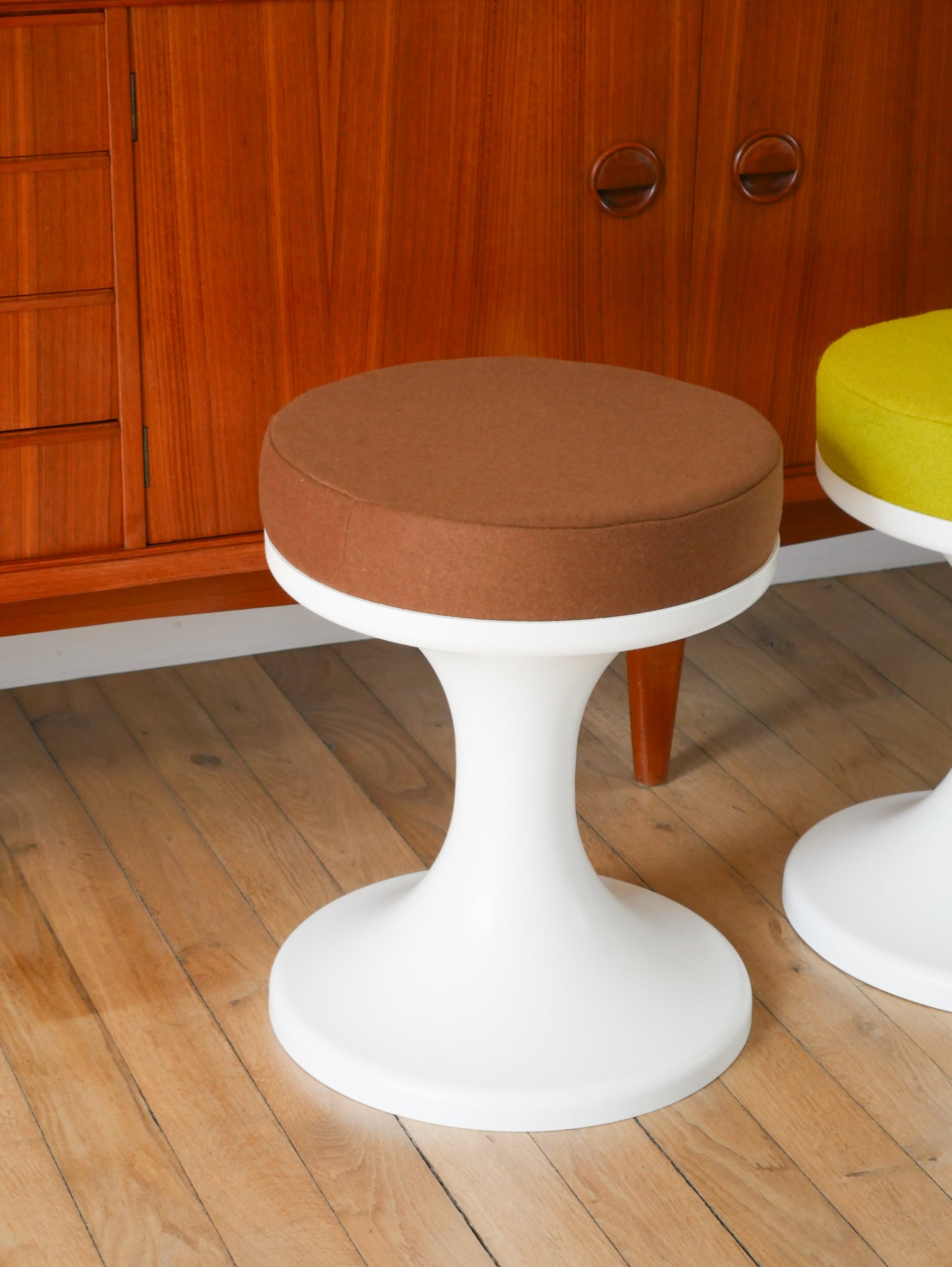 Tabouret tulipe en Plastique et Laine, Mocha Mousse, Design Space Age, 1970