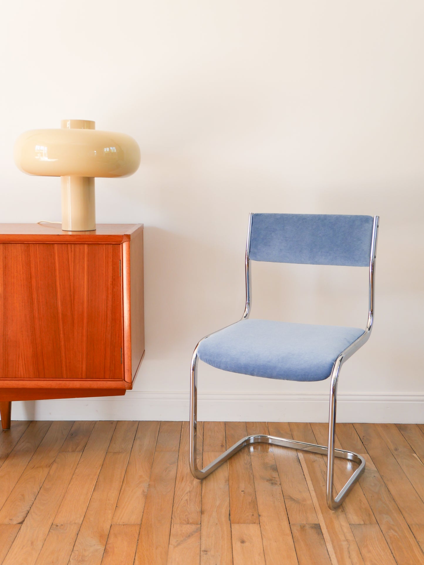 Chaise en chrome, retapissée en velours, Bleu Orage, Design, 1970