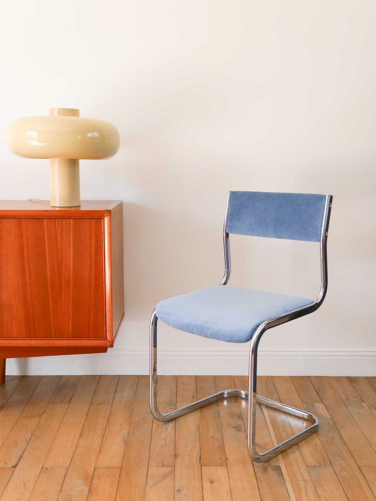 Chaise en chrome, retapissée en velours, Bleu Orage, Design, 1970
