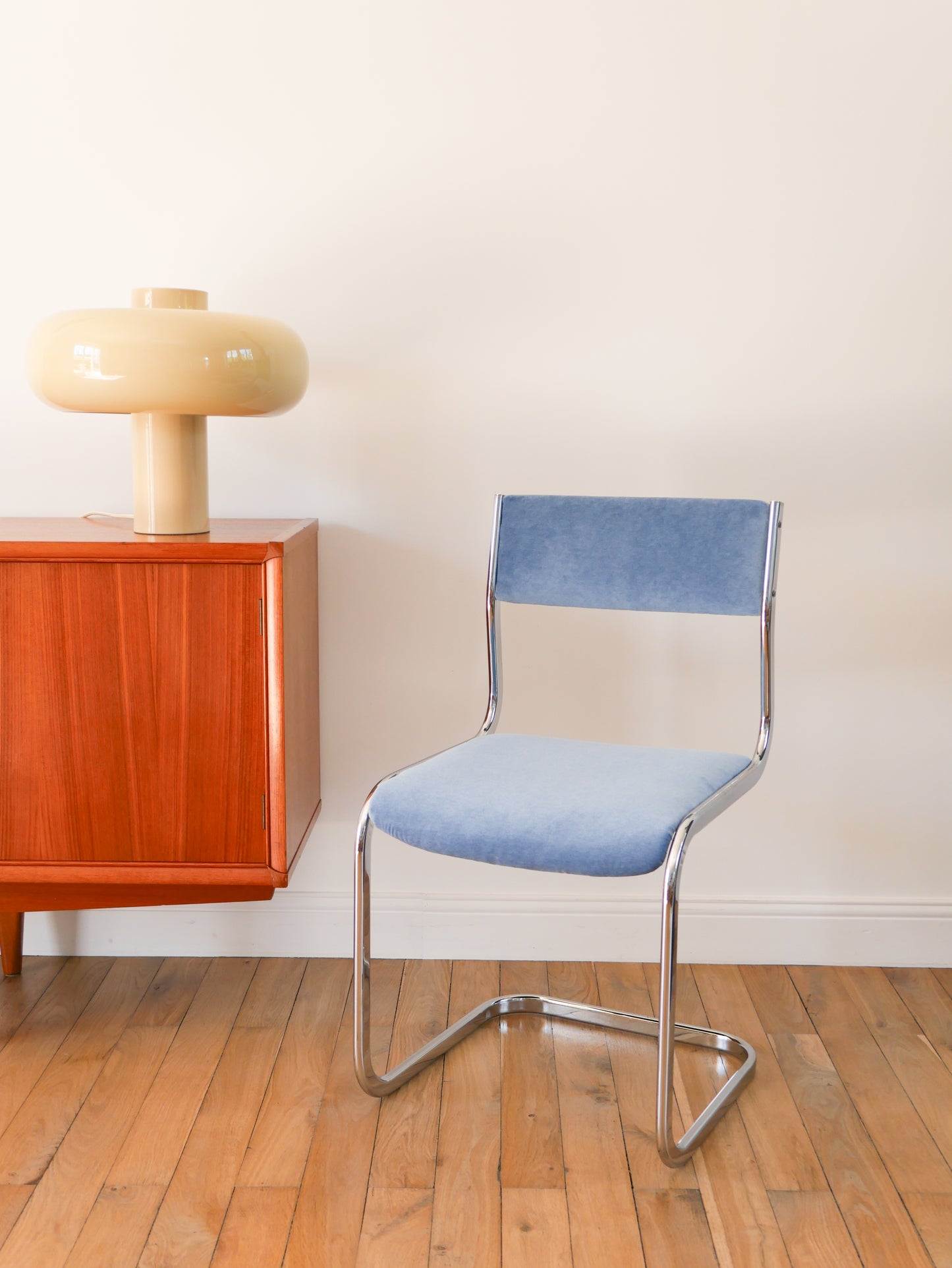 Chaise en chrome, retapissée en velours, Bleu Orage, Design, 1970