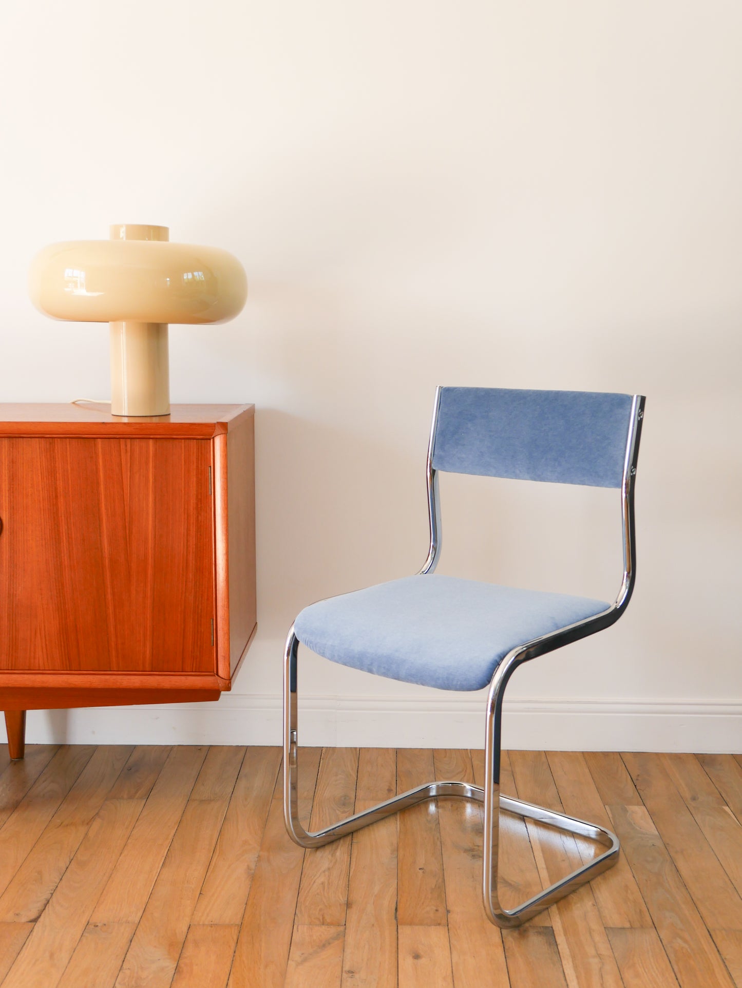 Chaise en chrome, retapissée en velours, Bleu Orage, Design, 1970