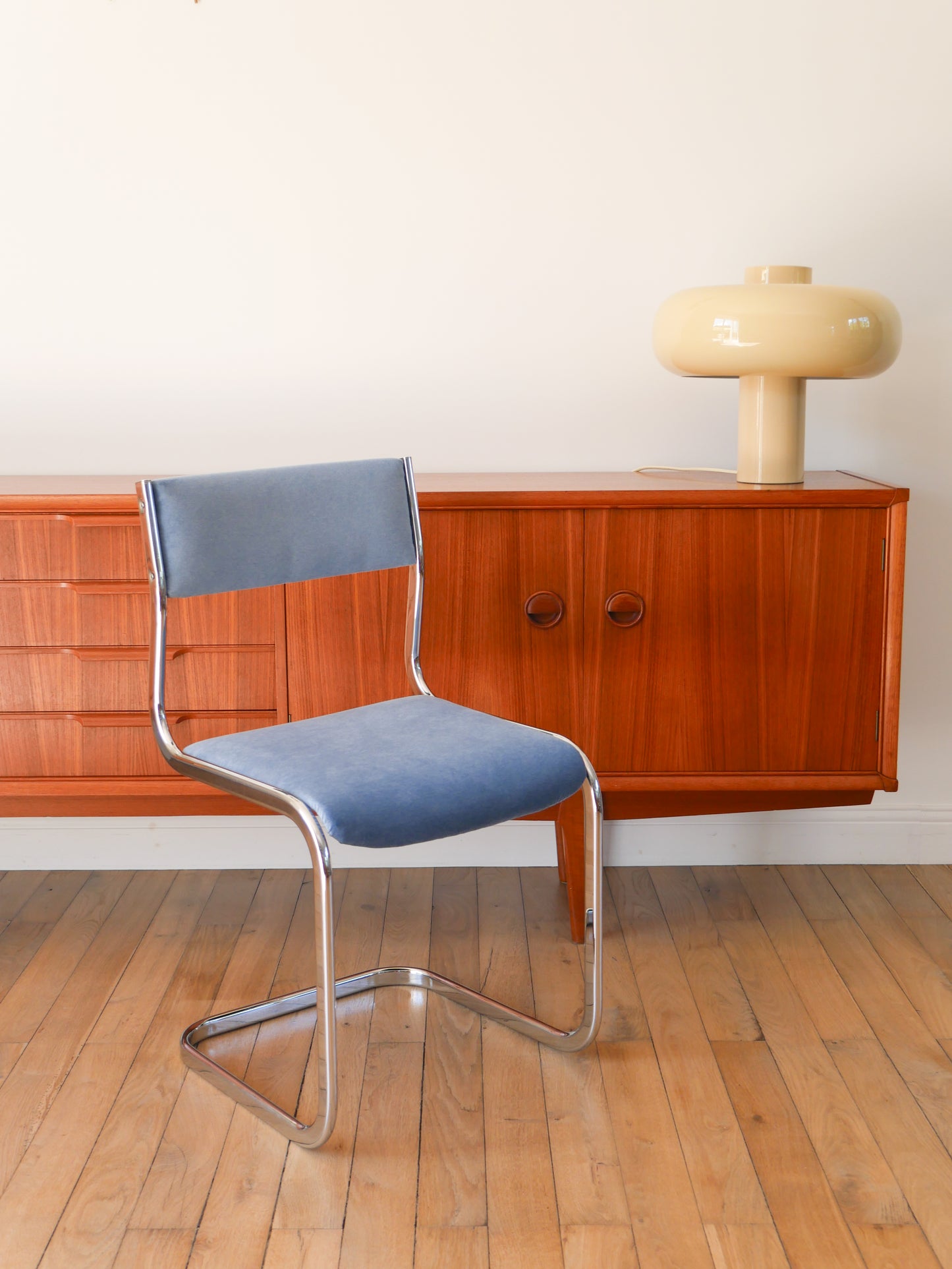 Chaise en chrome, retapissée en velours, Bleu Orage, Design, 1970