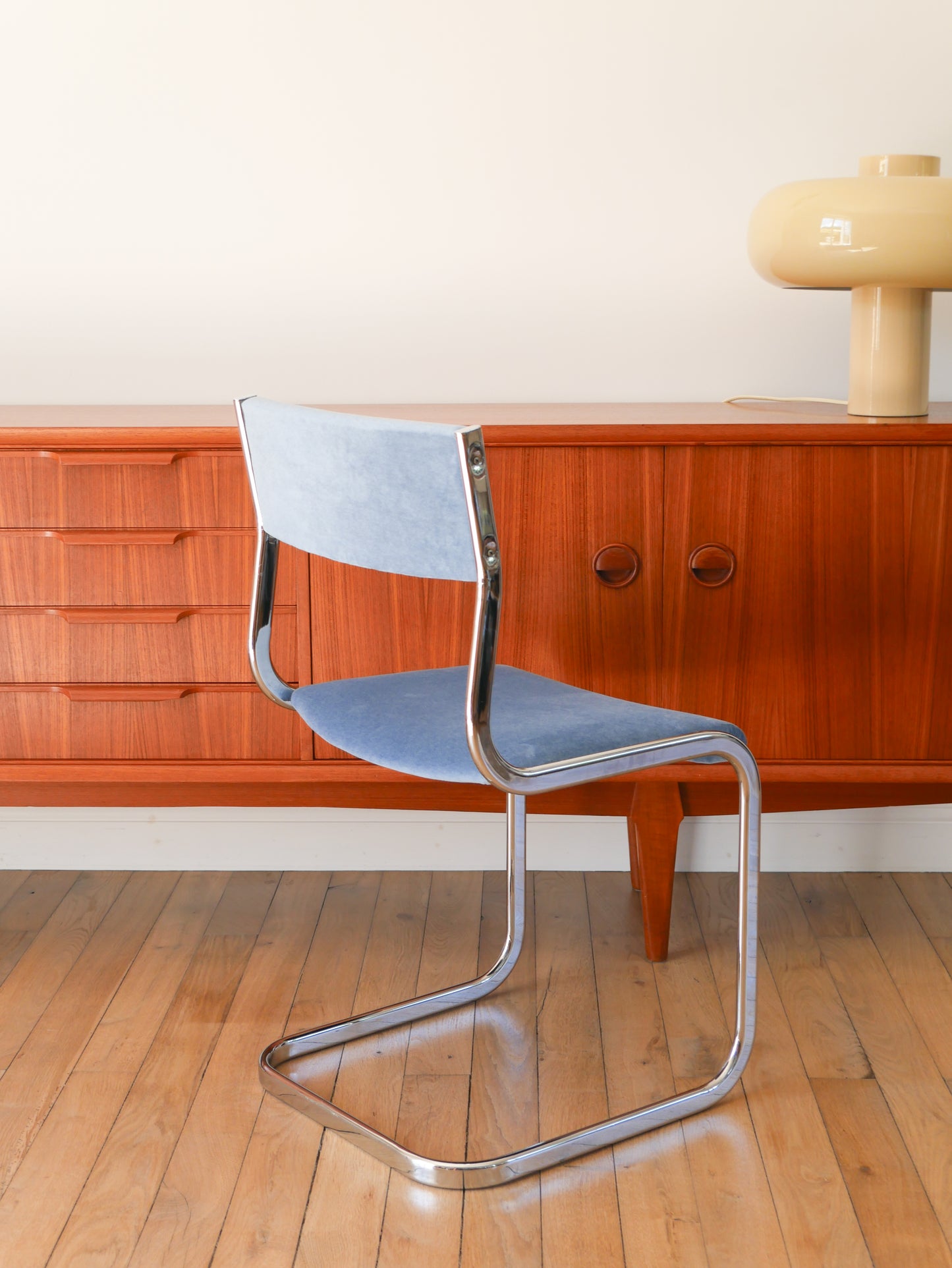 Chaise en chrome, retapissée en velours, Bleu Orage, Design, 1970