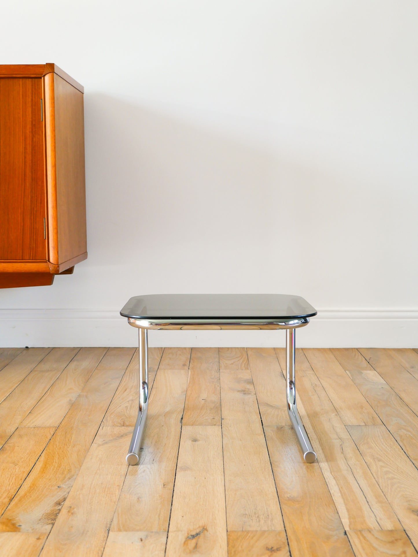 Petite table basse tubulaire en verre fumé et chrome, Design, 1970