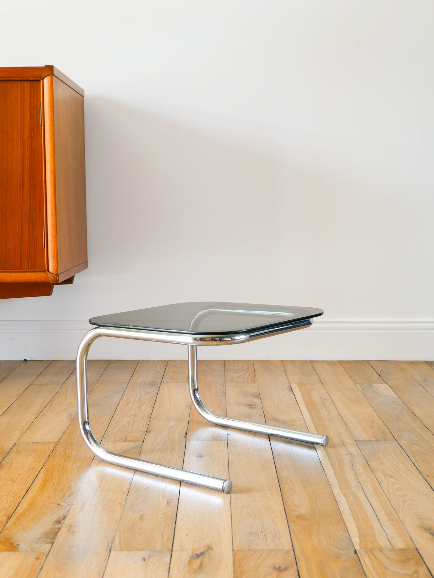 Petite table basse tubulaire en verre fumé et chrome, Design, 1970