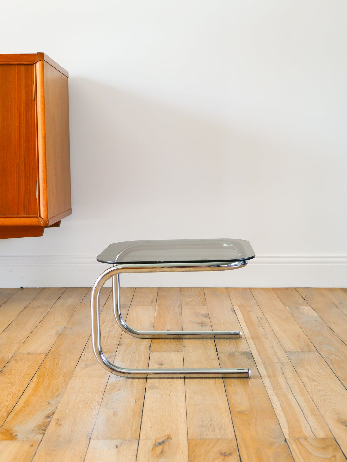 Petite table basse tubulaire en verre fumé et chrome, Design, 1970