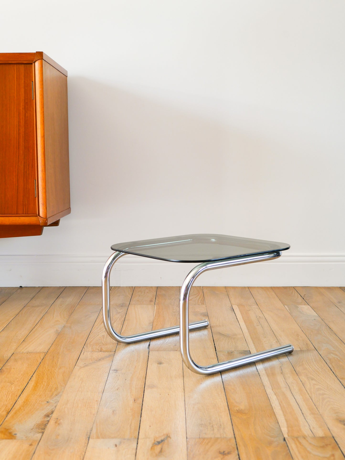 Petite table basse tubulaire en verre fumé et chrome, Design, 1970