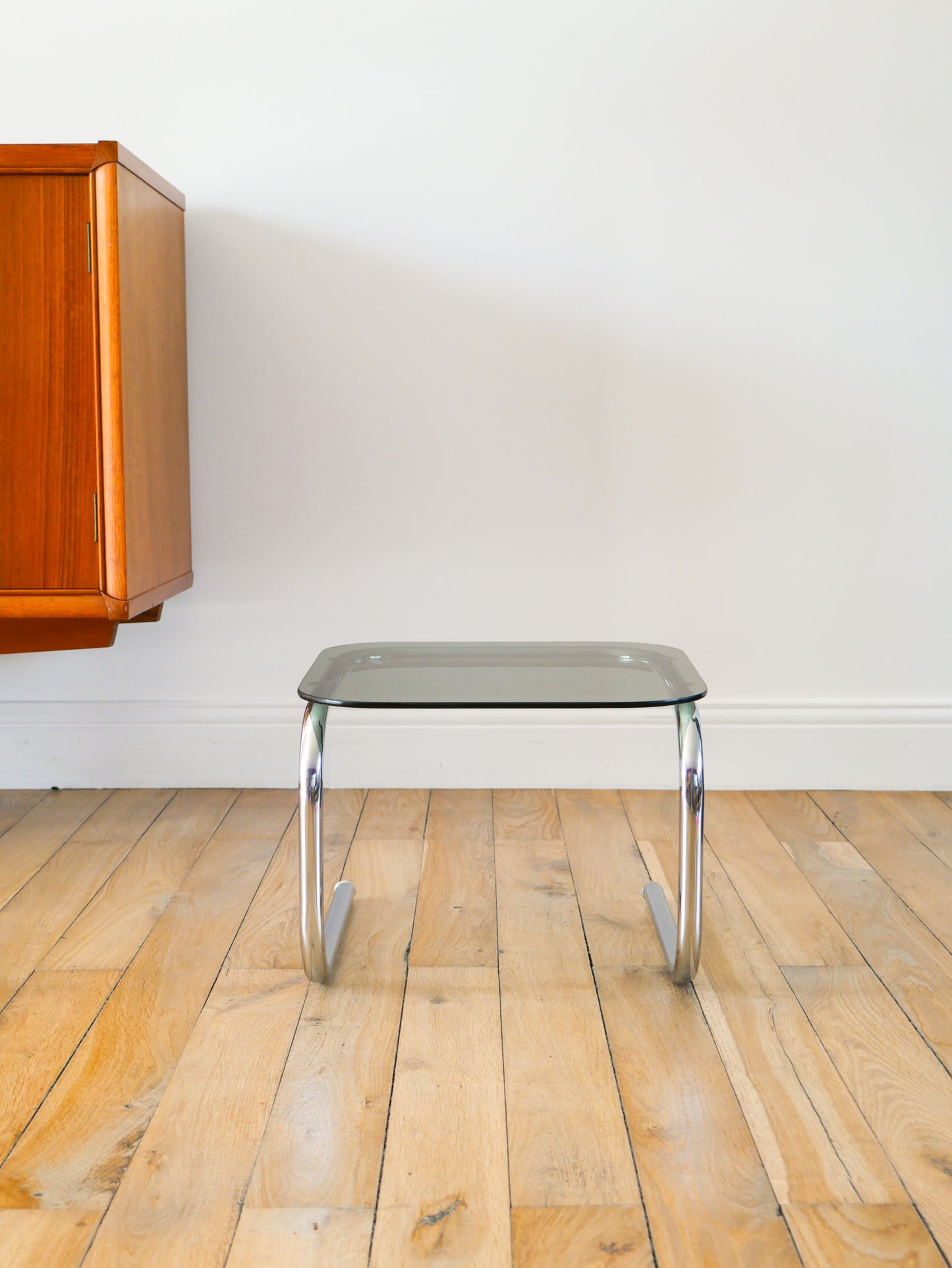 Petite table basse tubulaire en verre fumé et chrome, Design, 1970