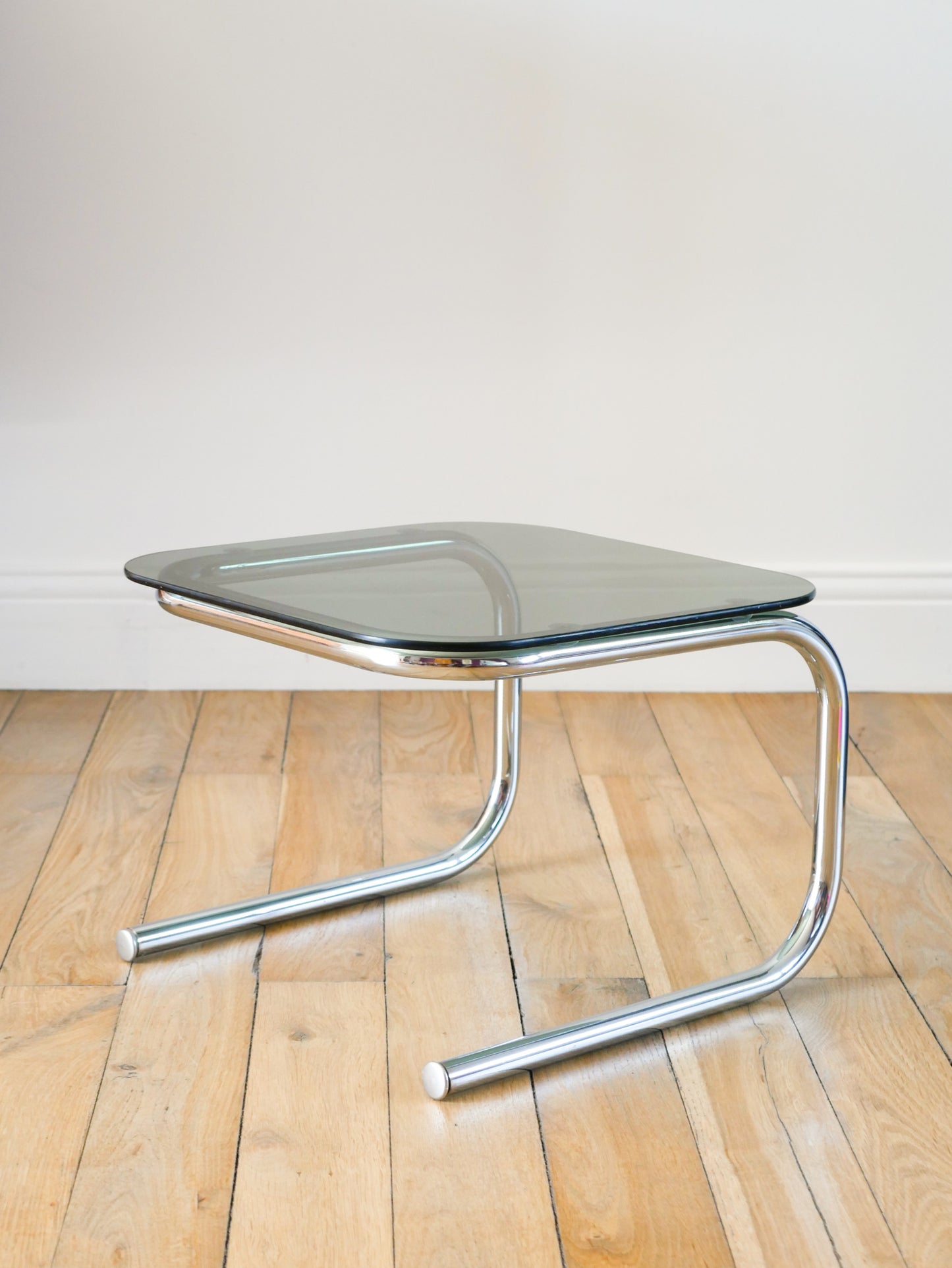 Petite table basse tubulaire en verre fumé et chrome, Design, 1970