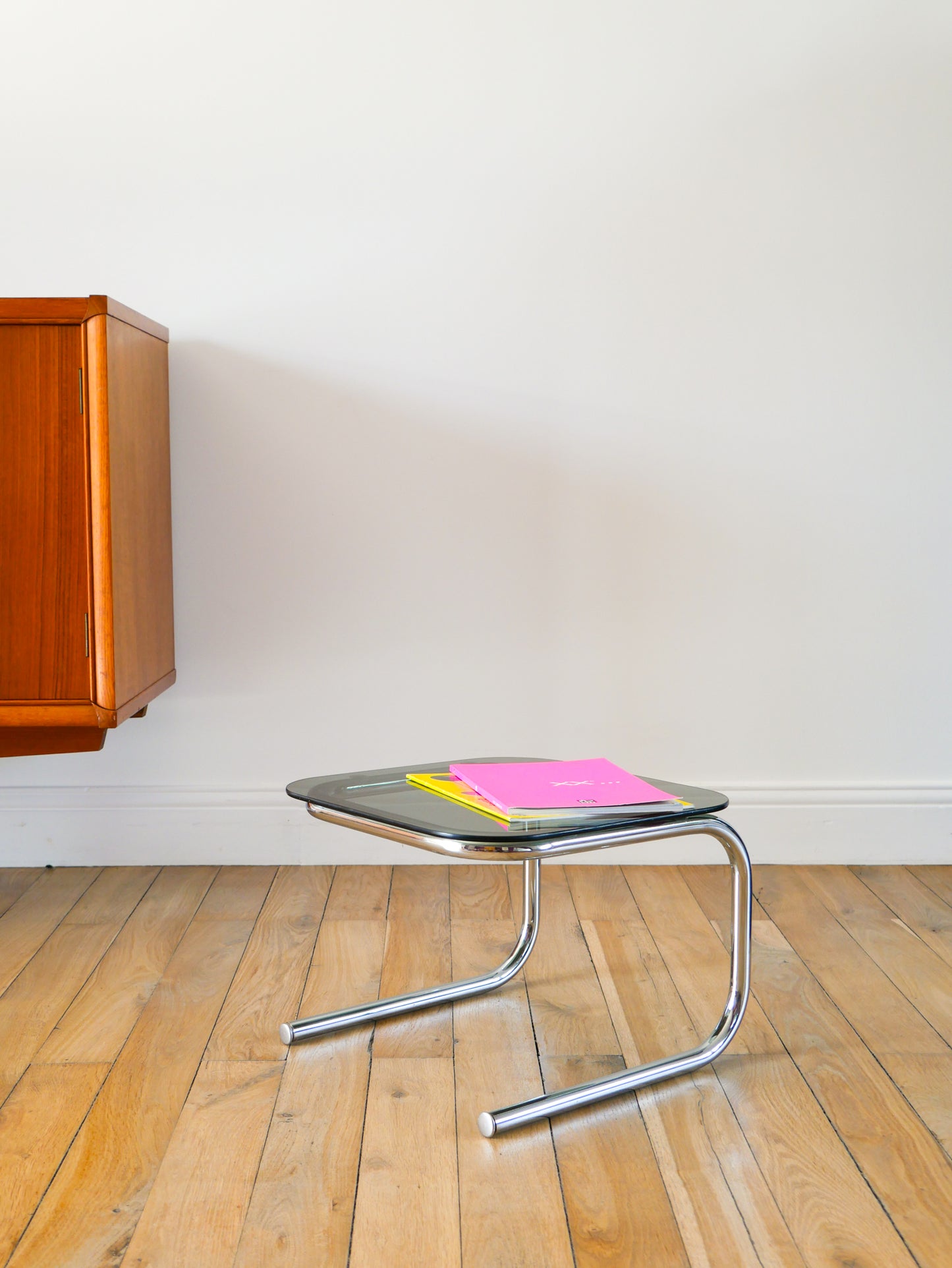 Petite table basse tubulaire en verre fumé et chrome, Design, 1970