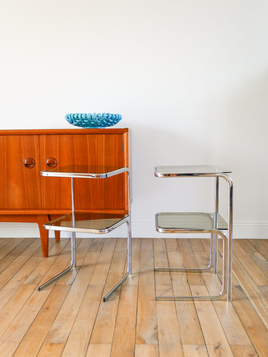 Paire de tables d'appoint tubulaires en chrome et verre fumé, double plateaux, Design, 1970