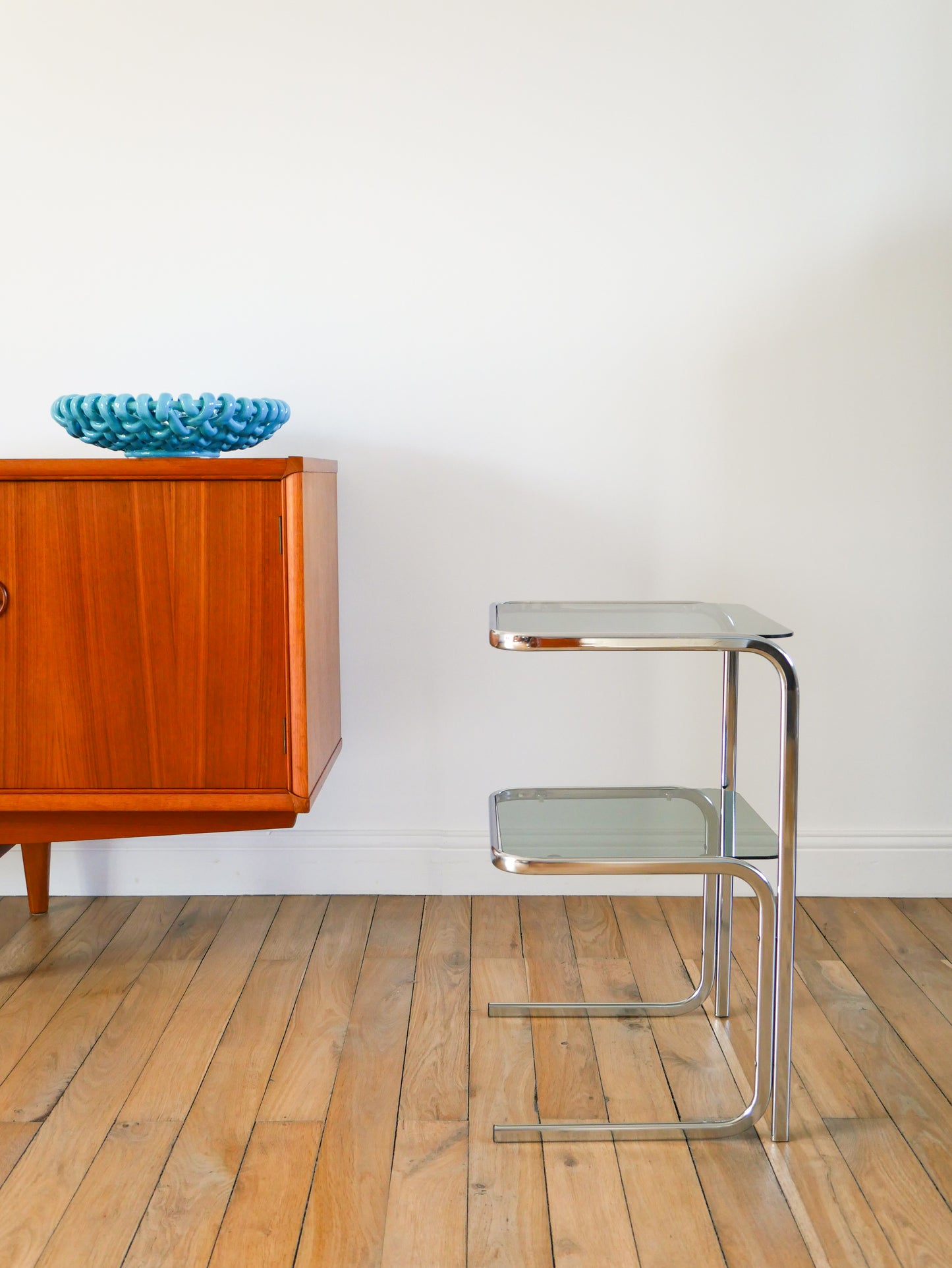 Table d'appoint tubulaire en chrome et verre fumé, double plateaux, Design, 1970