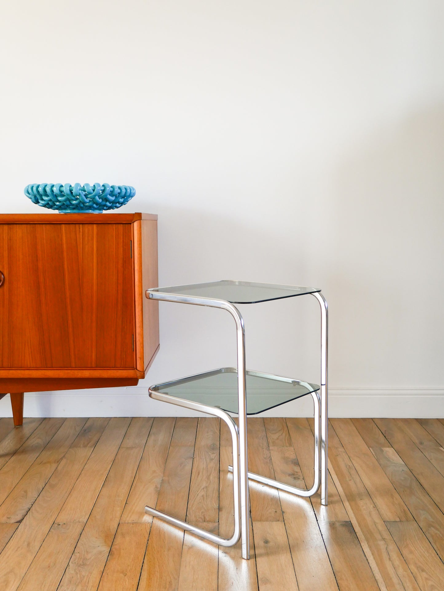 Table d'appoint tubulaire en chrome et verre fumé, double plateaux, Design, 1970