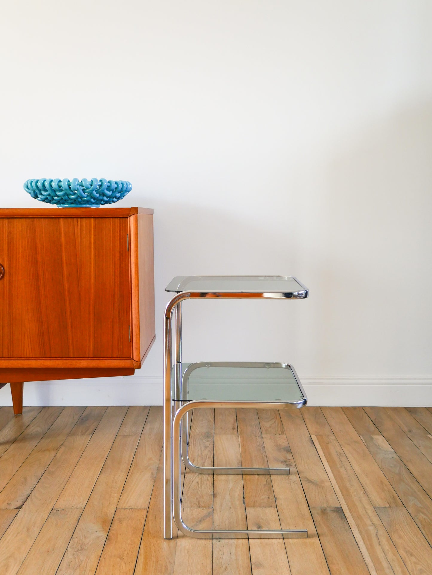 Table d'appoint tubulaire en chrome et verre fumé, double plateaux, Design, 1970