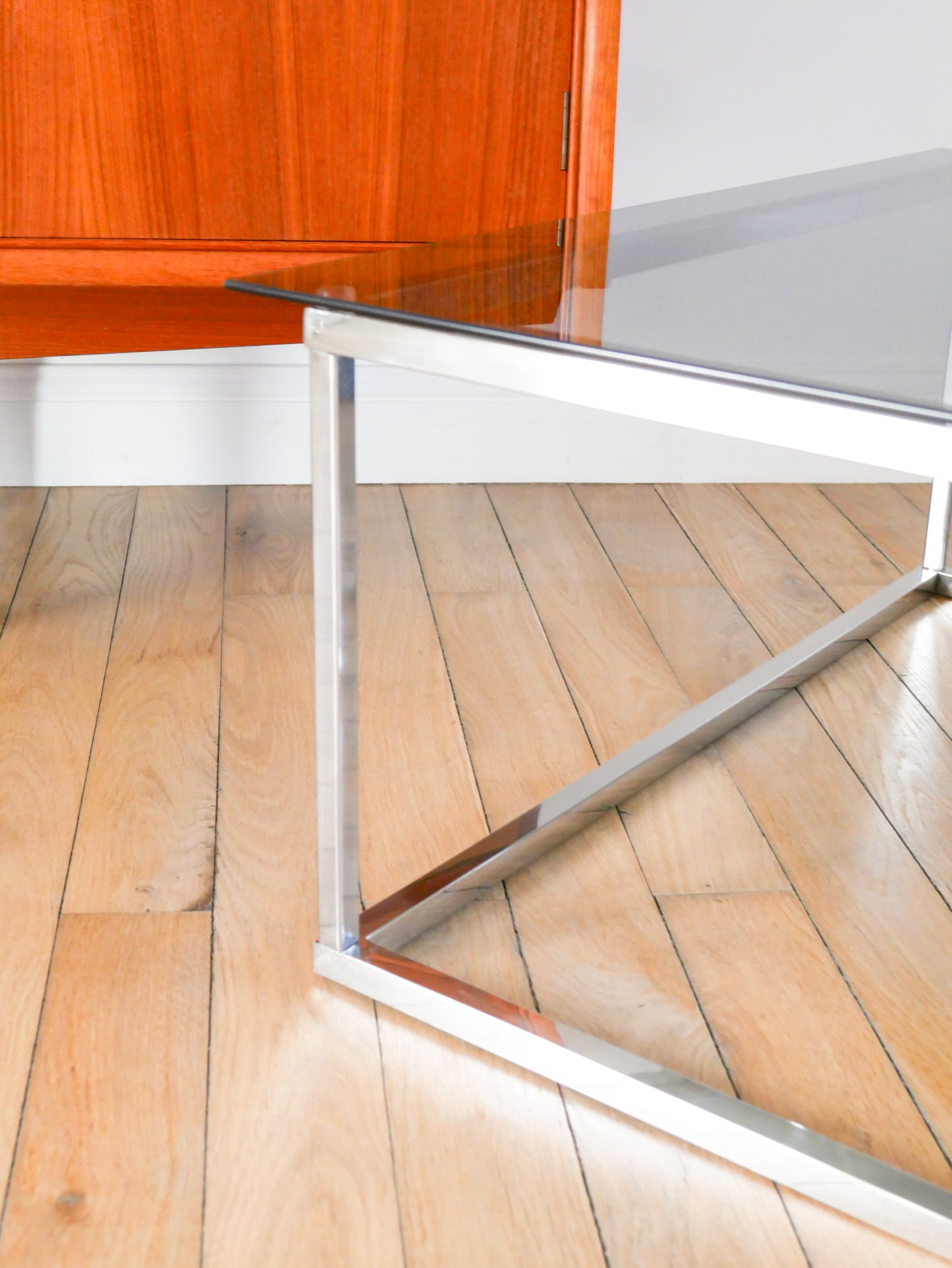 Table basse rectangulaire piètements en chrome et verre fumé, Design, 1970 - 80 X 48 X 35 cm
