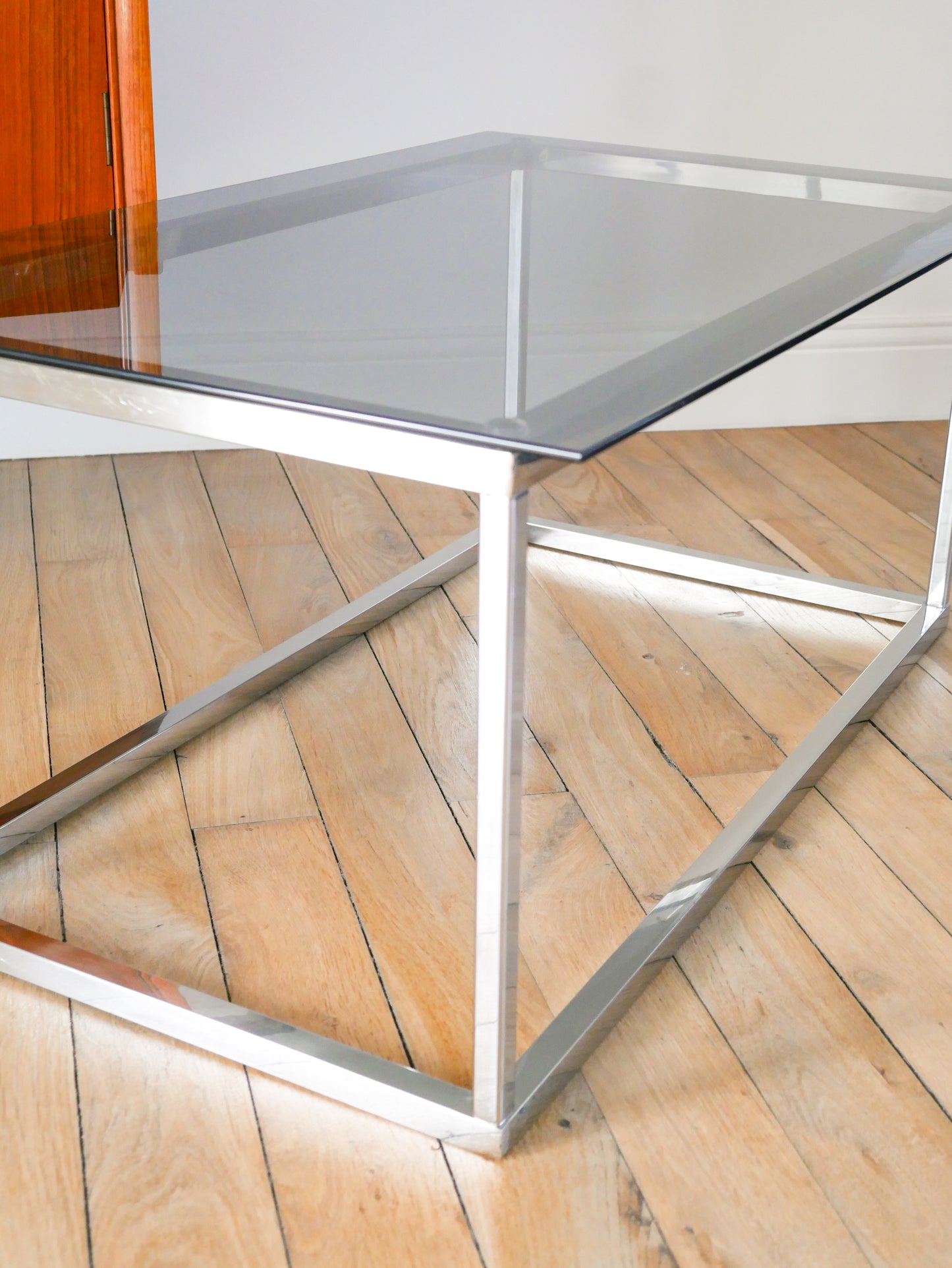 Table basse rectangulaire piètements en chrome et verre fumé, Design, 1970 - 80 X 48 X 35 cm