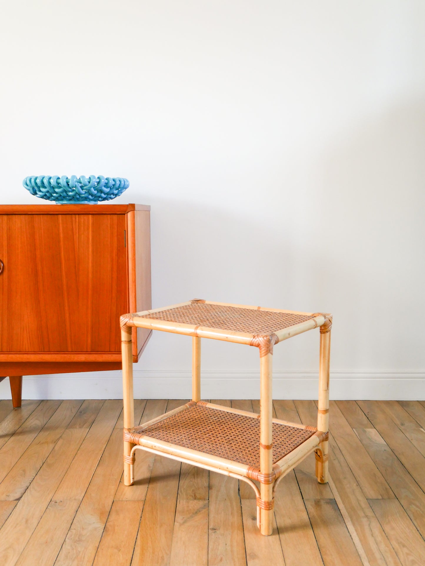 Table de chevet en rotin et cannage, 1960